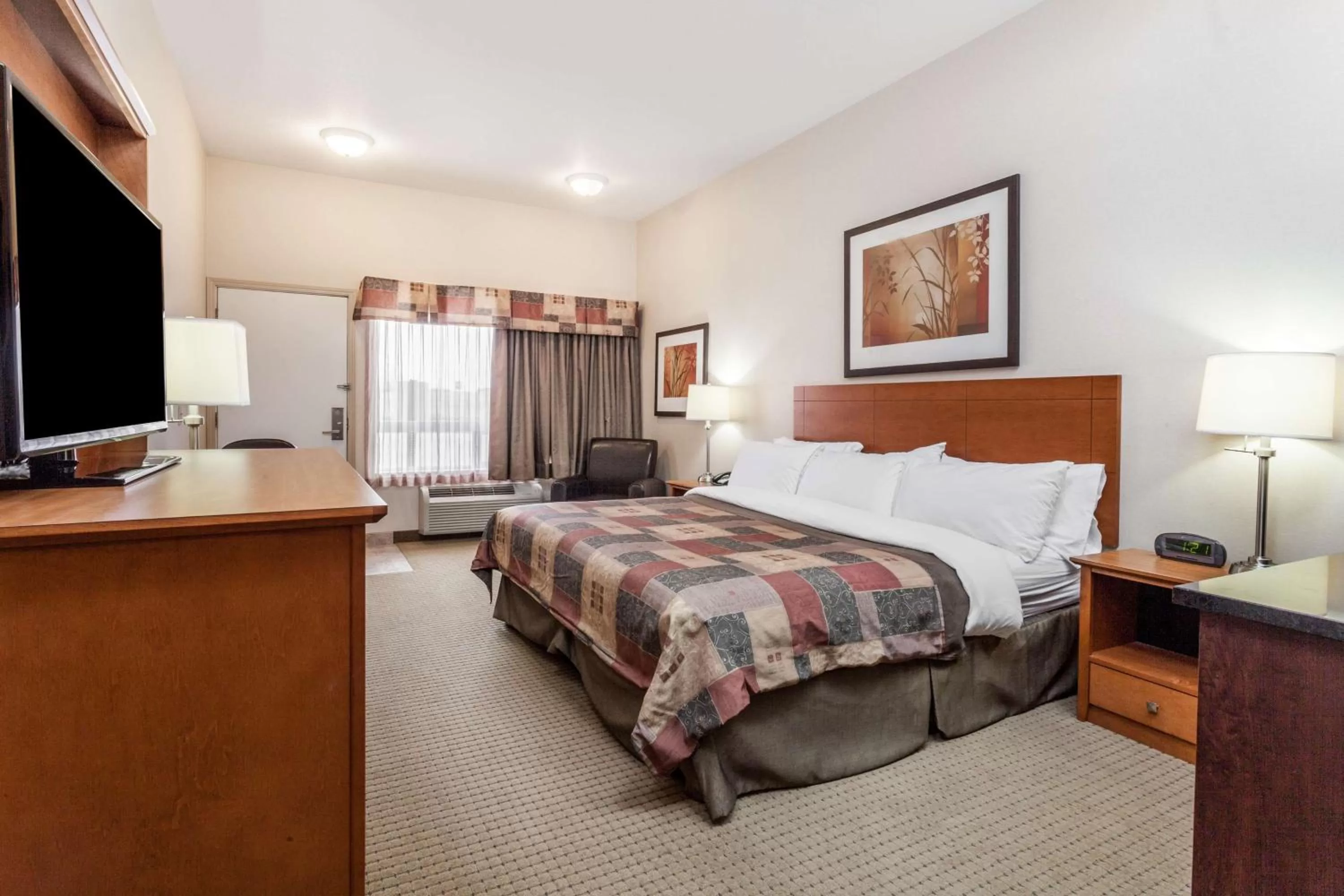 King Room - Disability Access - Non-Smoking in Ramada by Wyndham Drayton Valley