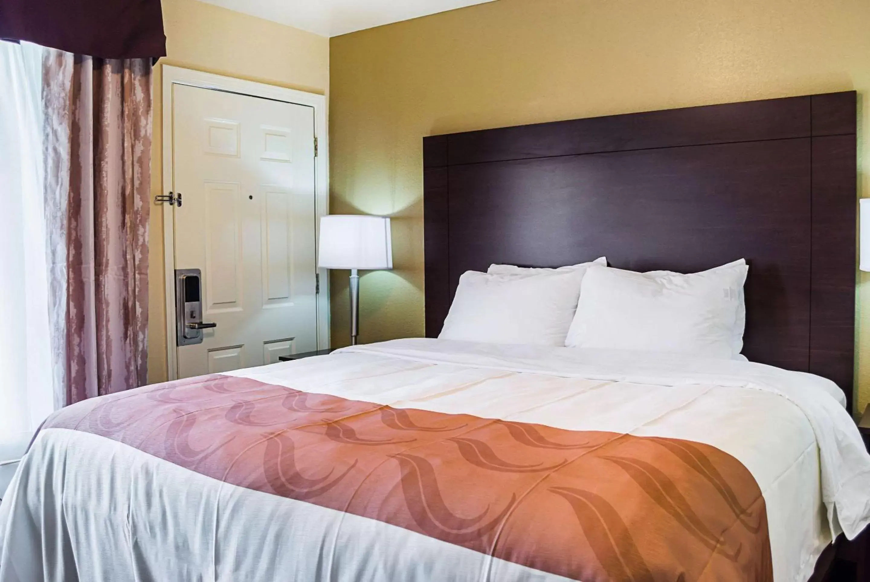 Photo of the whole room, Bed in Quality Inn Vicksburg Photo of the whole room, Bed in Quality Inn Vicksburg