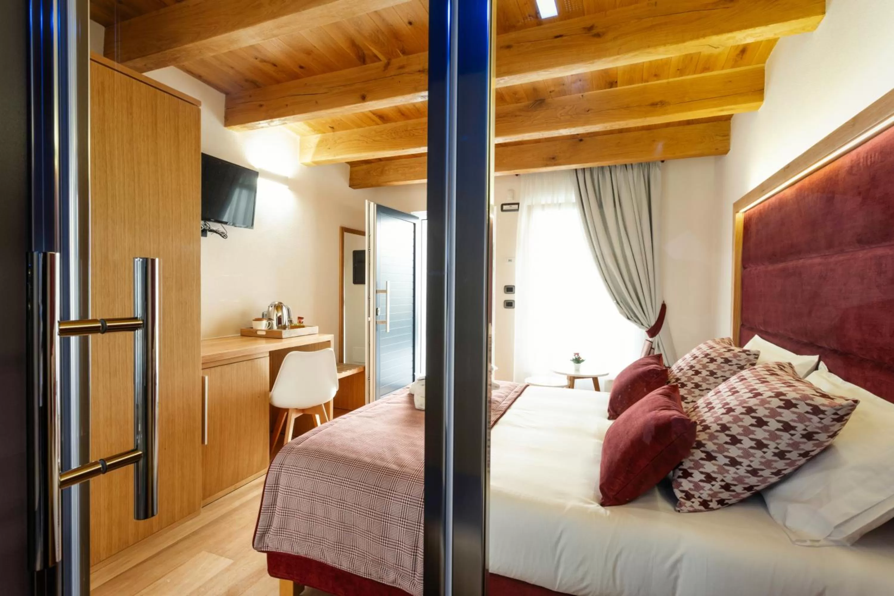 Shower, Bed in Garni il Concale