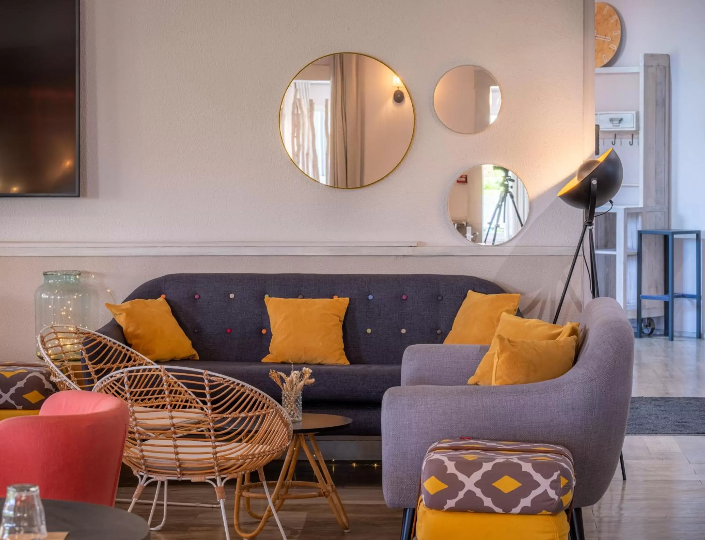 Living room in Kyriad Lyon Est - Bron Eurexpo Le Cottage Living room in Kyriad Lyon Est - Bron Eurexpo Le Cottage