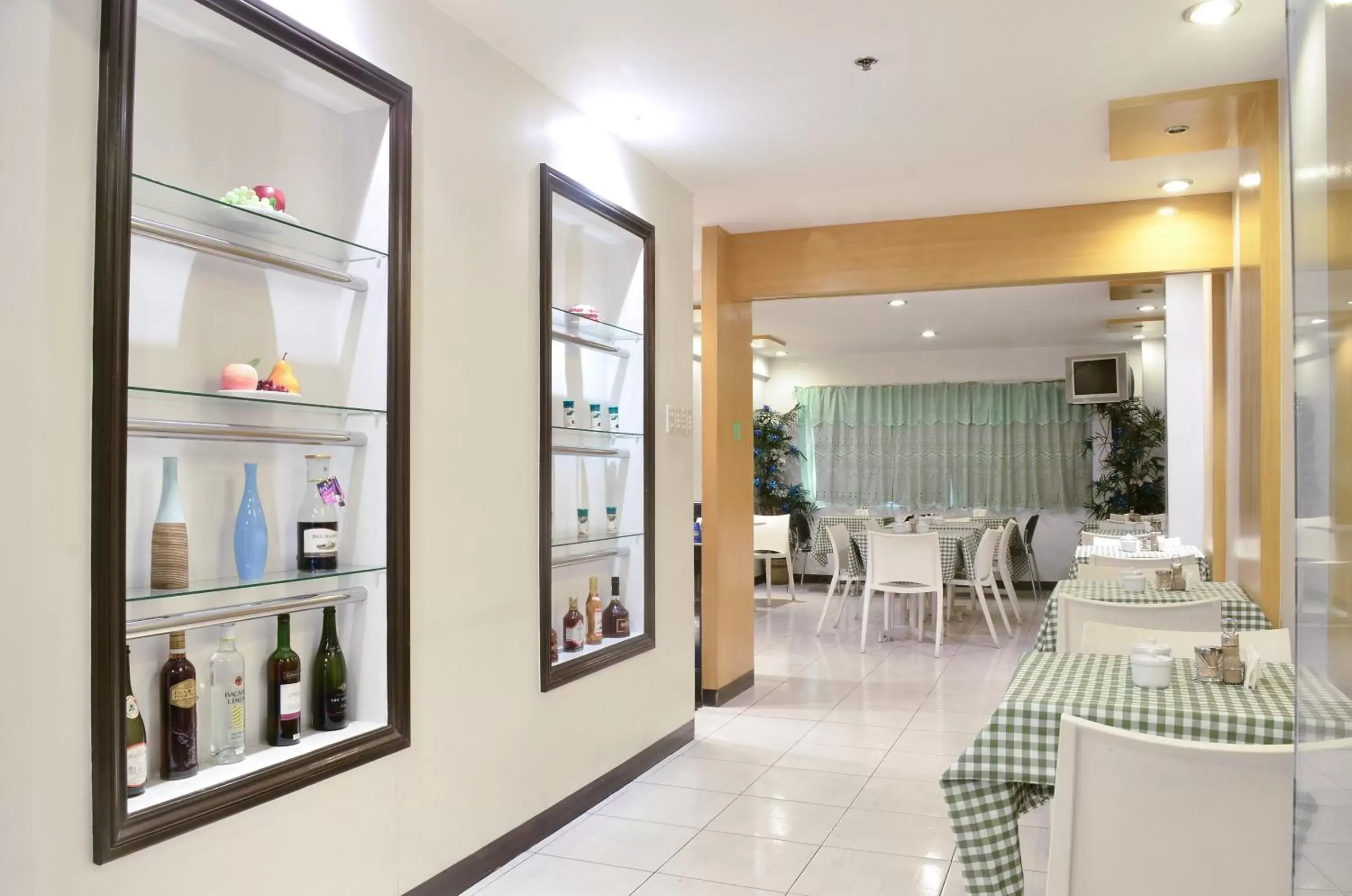 Lounge or bar, Restaurant/Places to Eat in Jupiter Suites