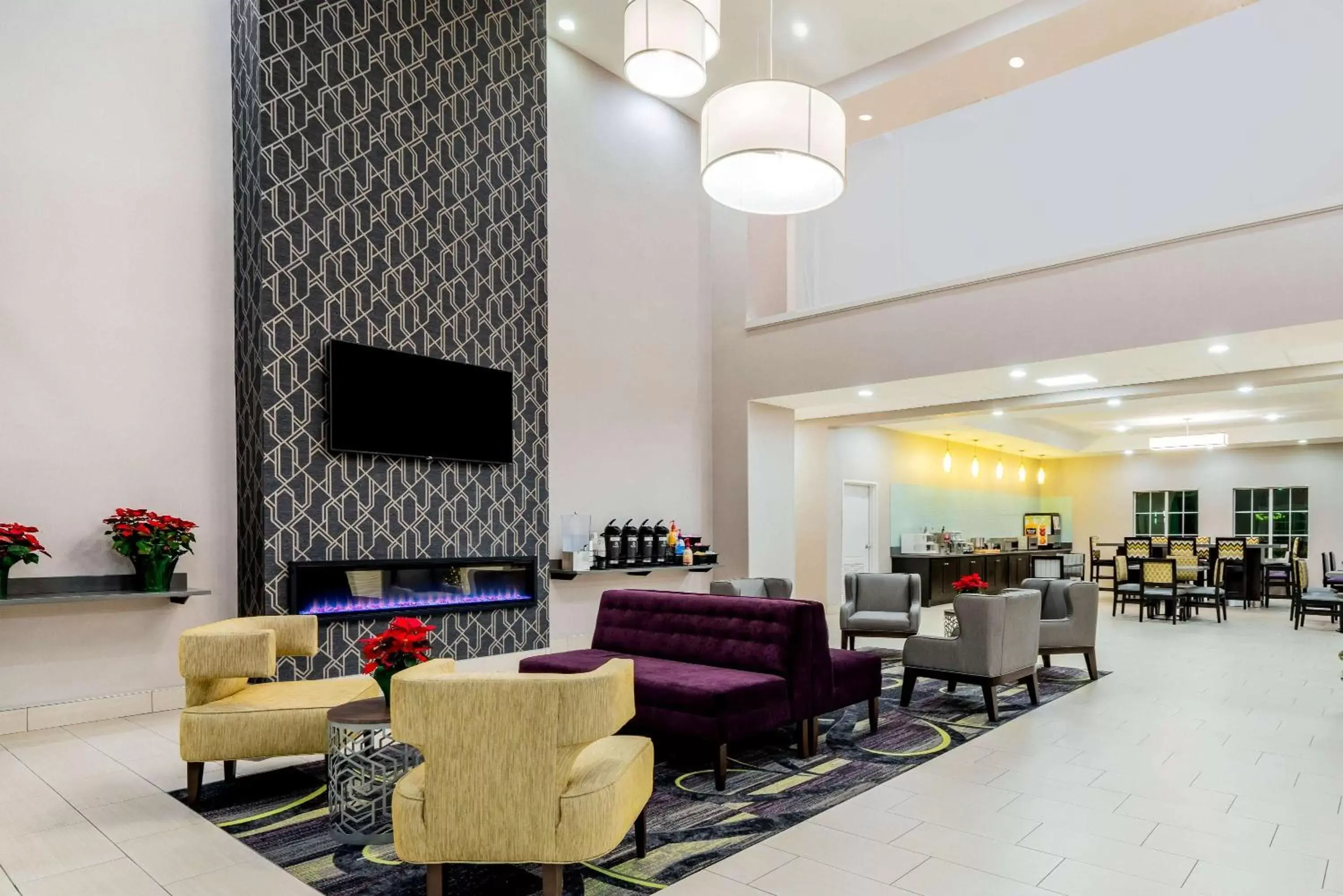 Lobby or reception in La Quinta by Wyndham DFW Airport West - Bedford