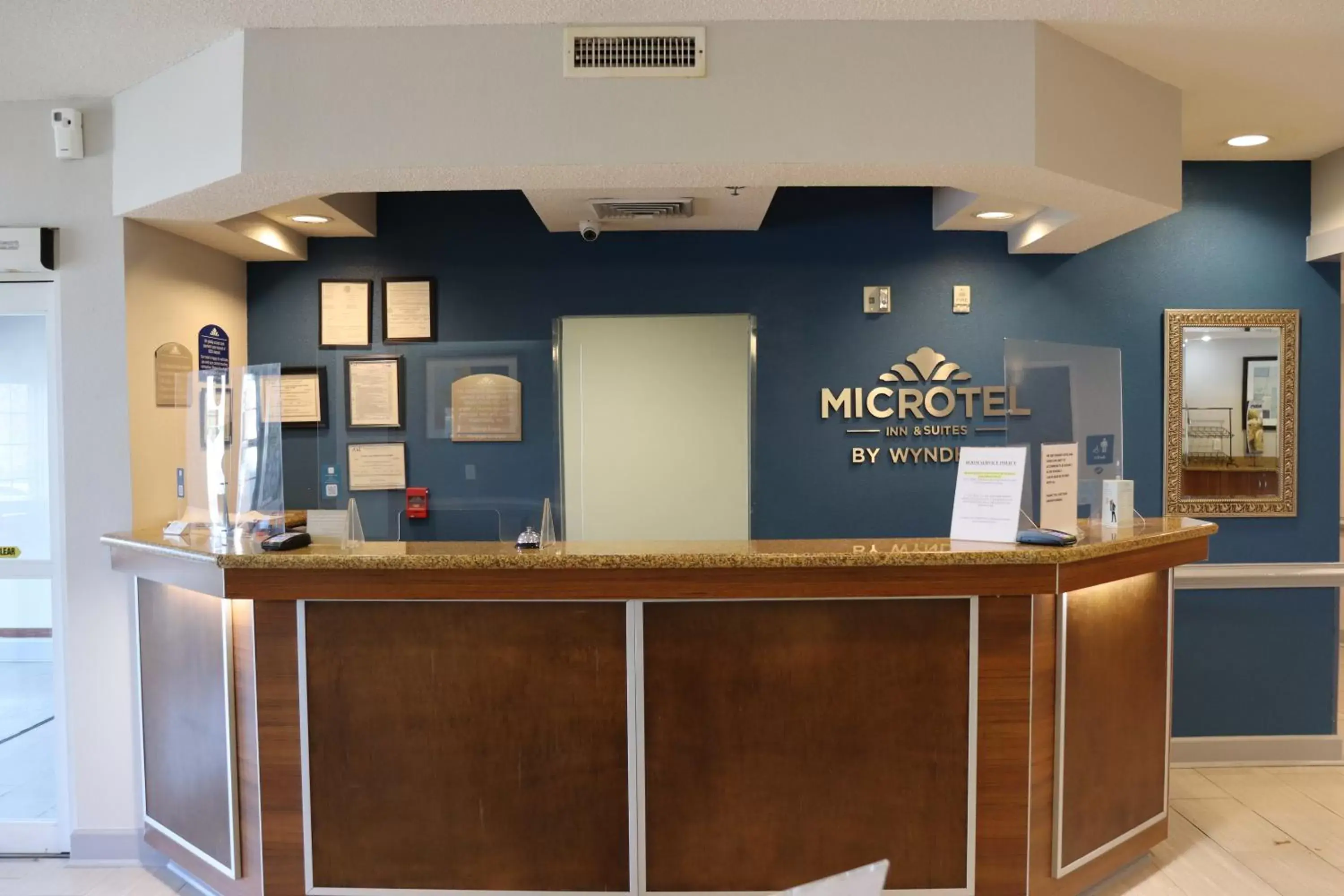 Lobby/Reception in Microtel Inn & Suites by Wyndham Columbus Near Fort Moore