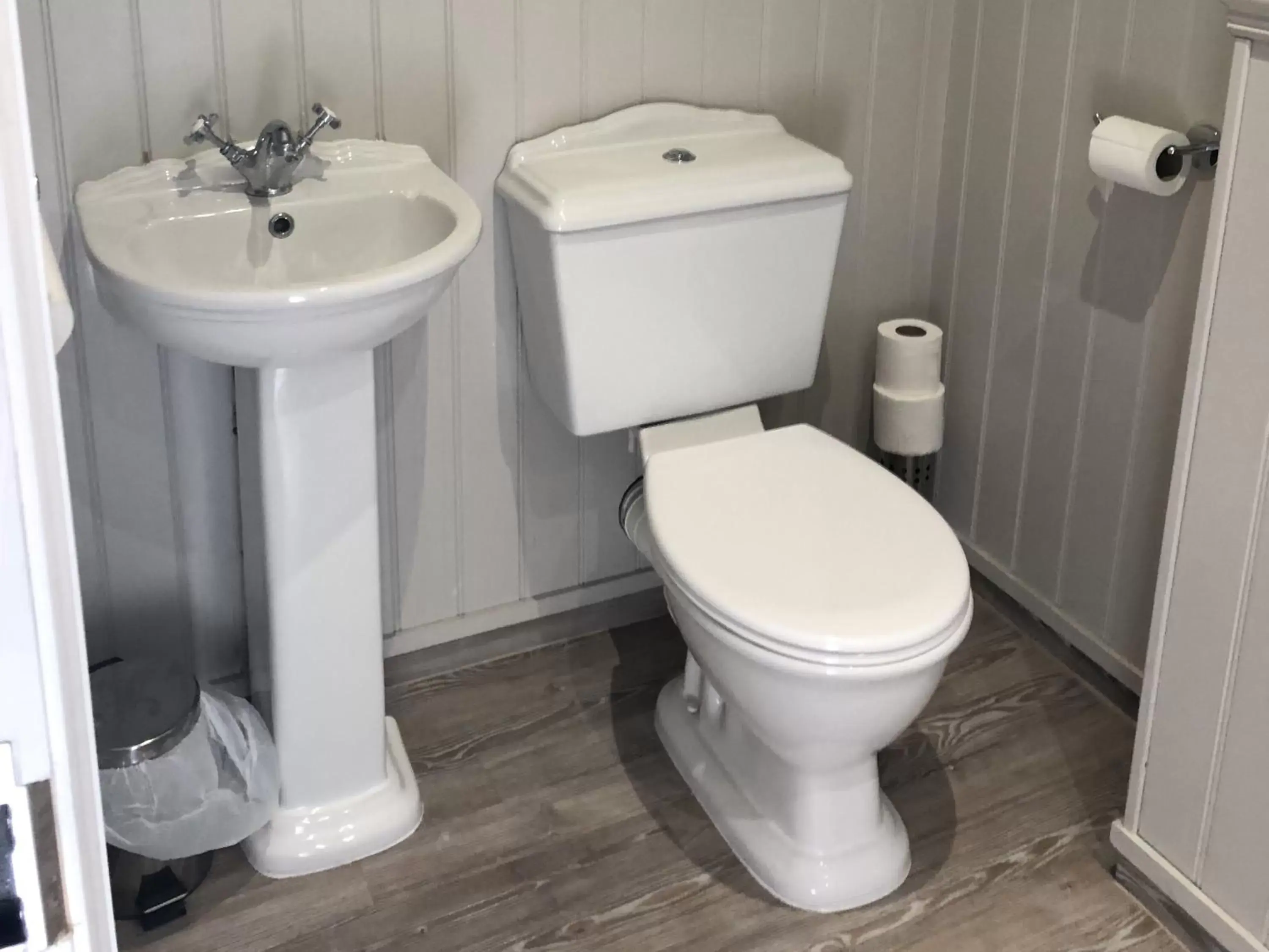 Bathroom in The Cornubia Inn