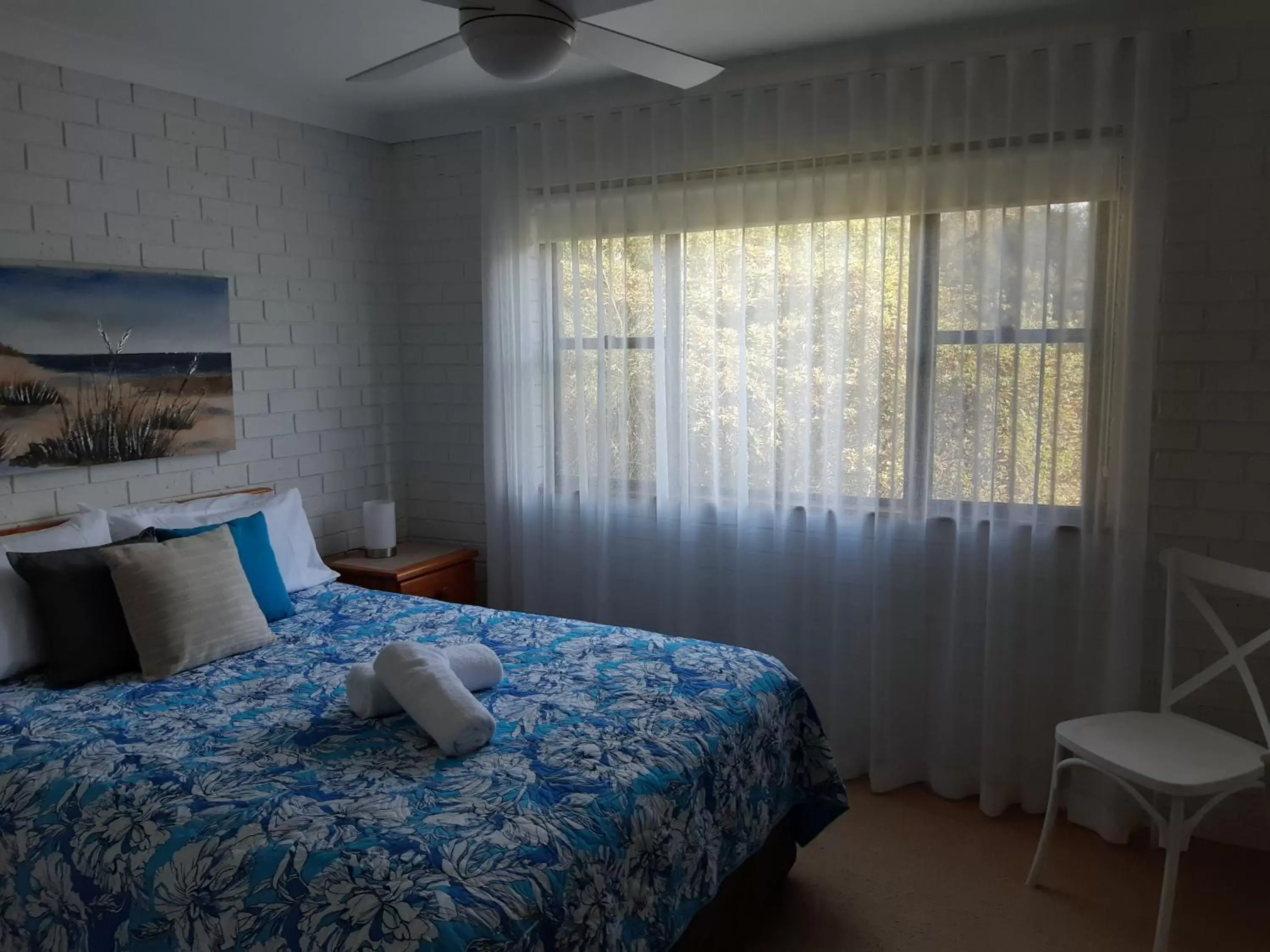 Bedroom, Bed in Dolphins of Mollymook Motel and Fifth Green Apartments