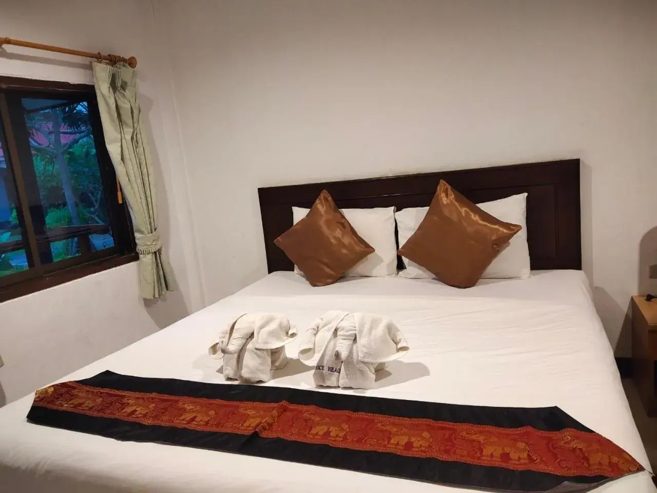 Bed in Lanta Nice Beach Resort - SHA Extra Plus