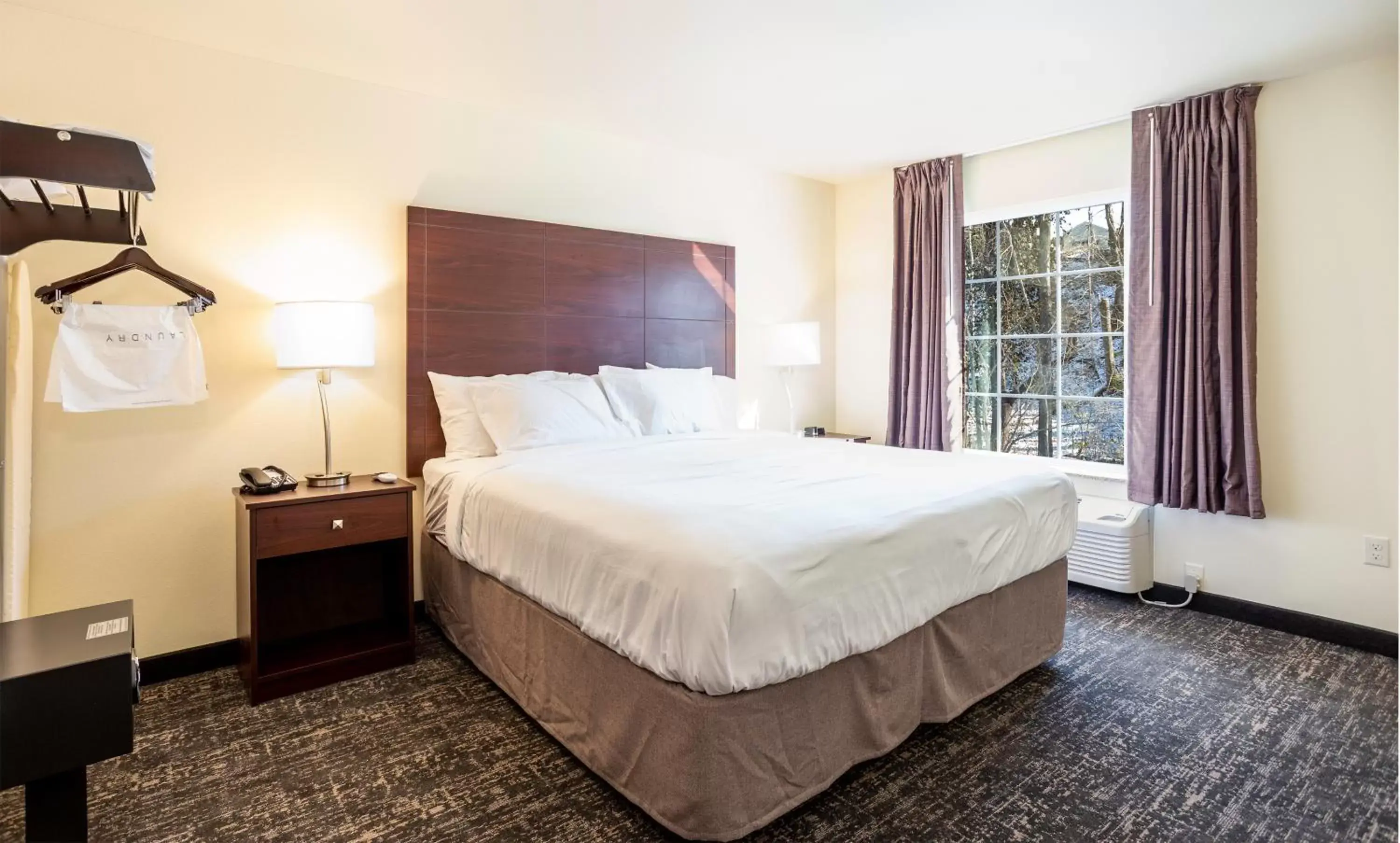 Bed in Cobblestone Inn & Suites - Brookville