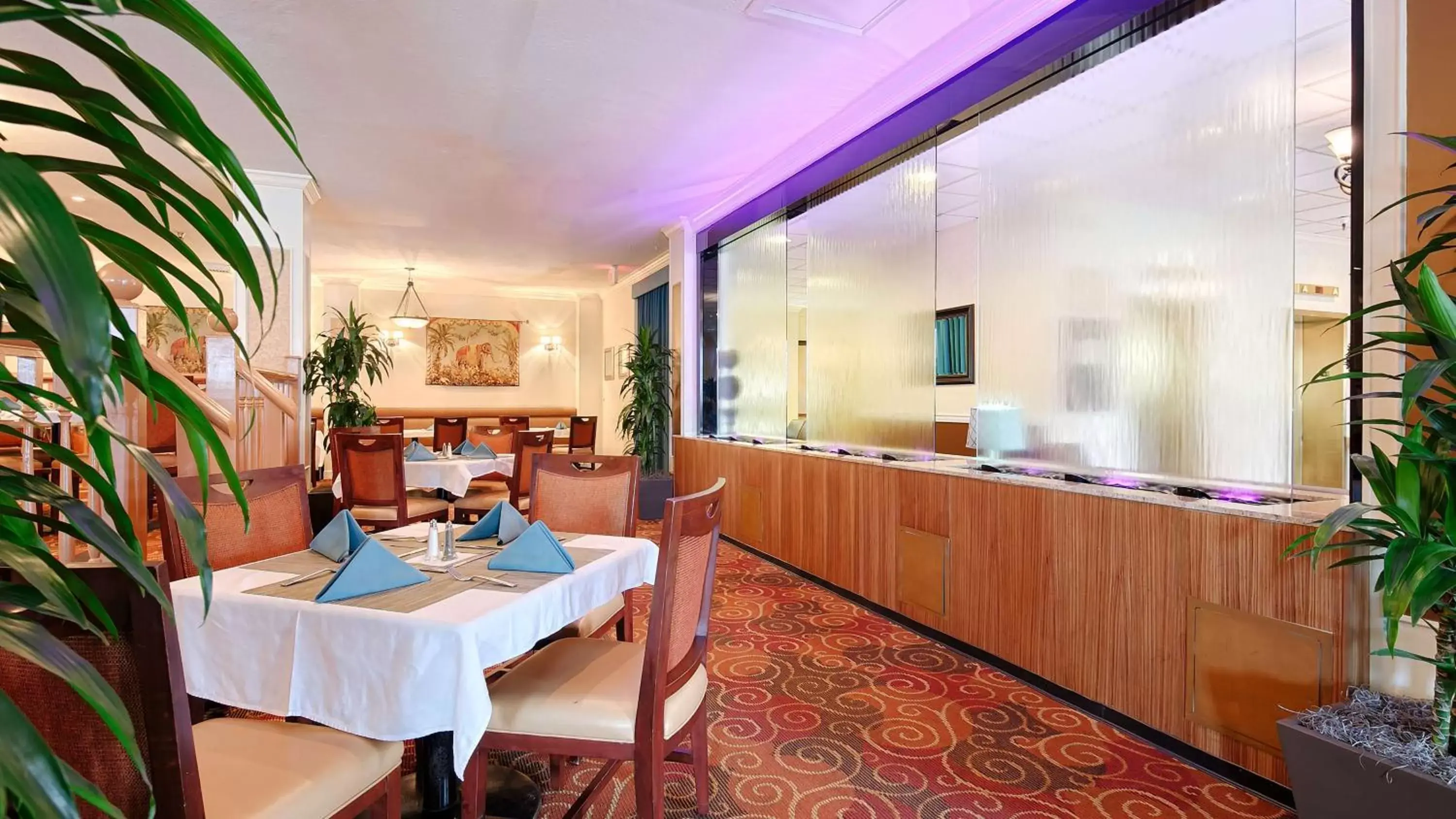 Restaurant/places to eat in Best Western Plus Grosvenor Airport Hotel