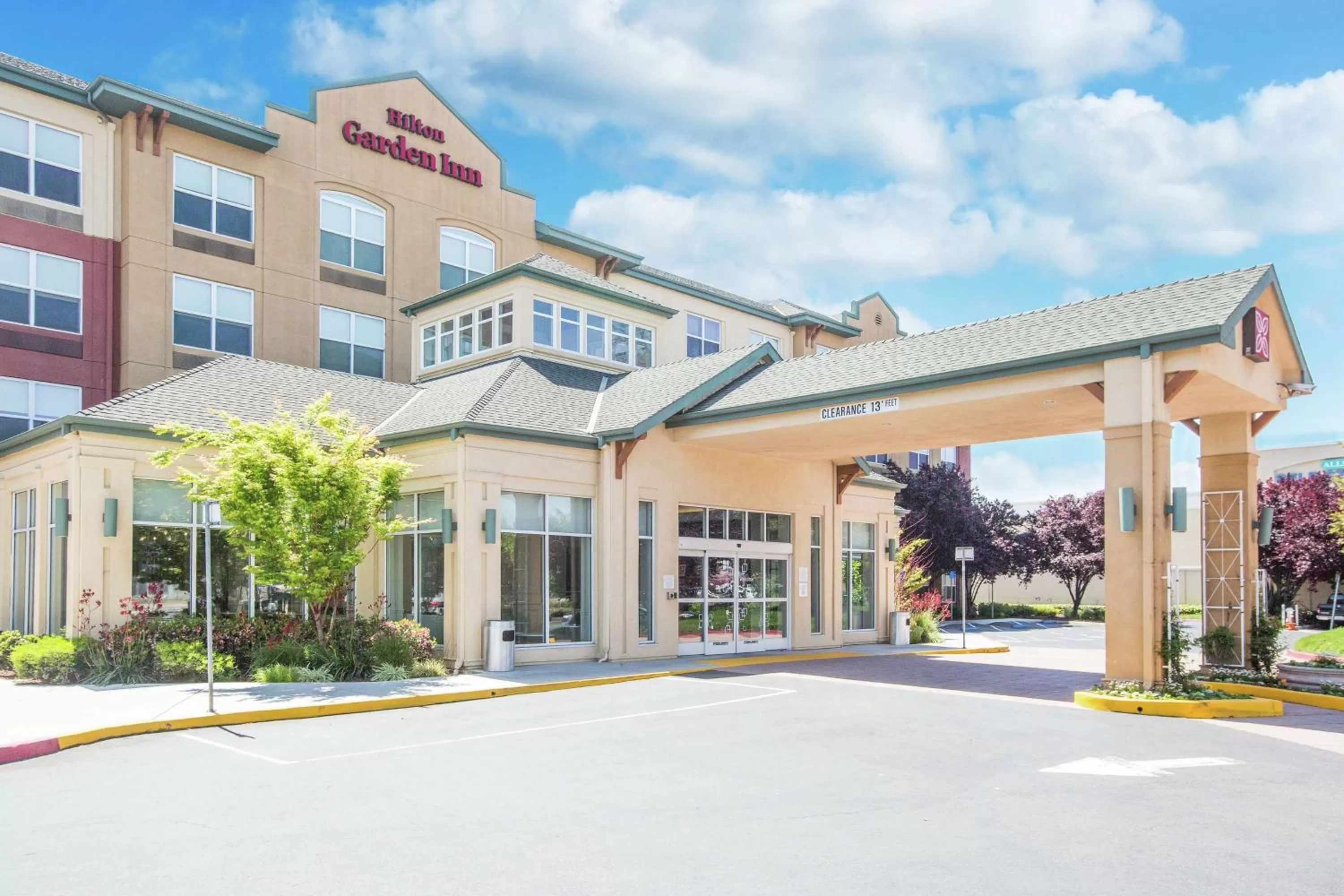 Property building in Hilton Garden Inn Oakland/San Leandro
