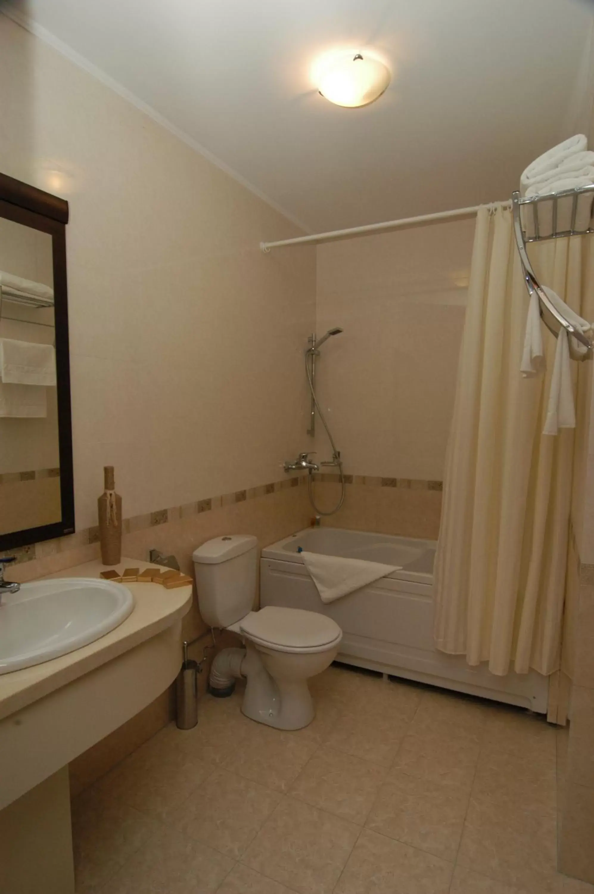 Toilet in Manhattan Hotel & Restaurant Toilet in Manhattan Hotel & Restaurant