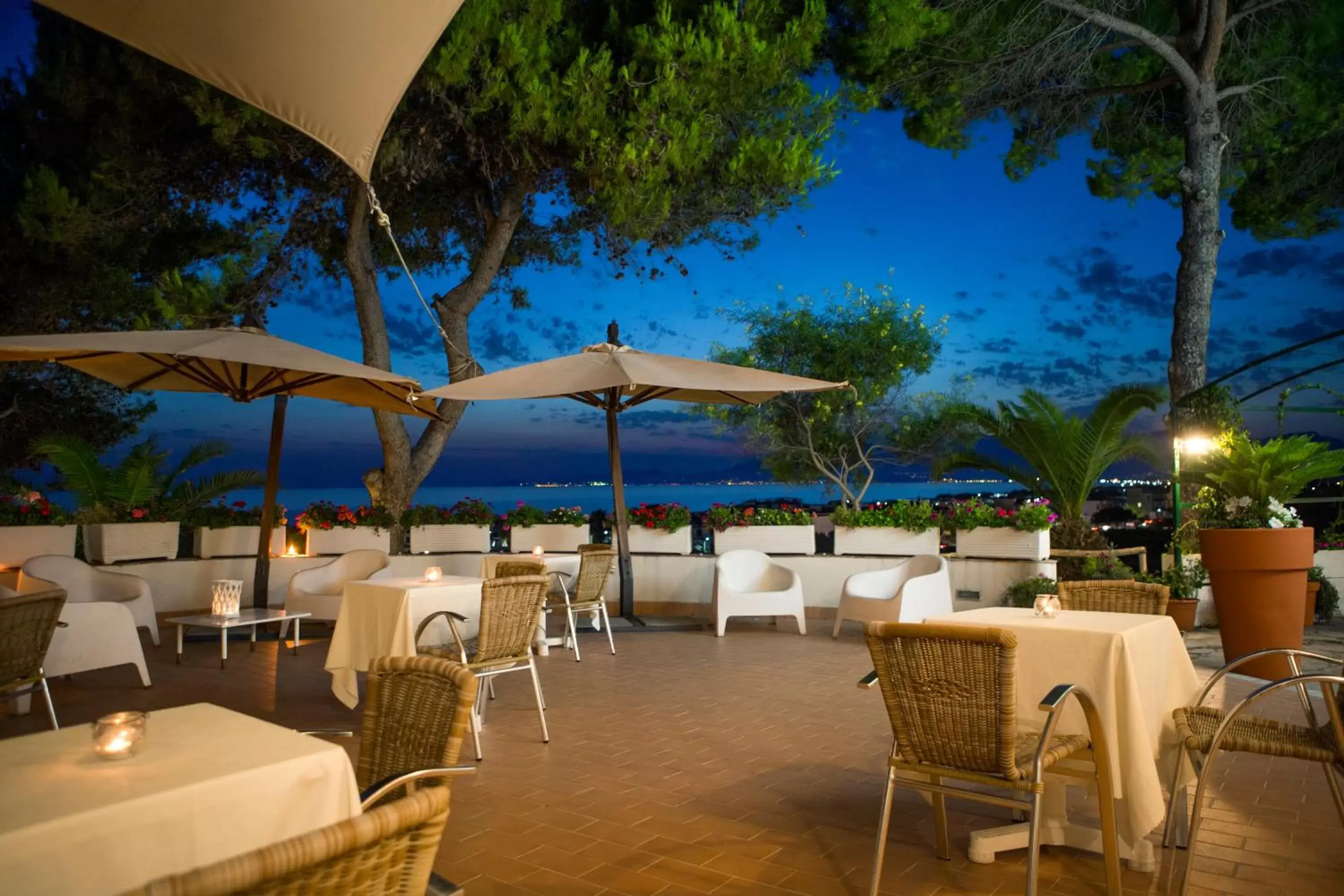 Balcony/Terrace, Restaurant/Places to Eat in Hotel Sinuessa Terme