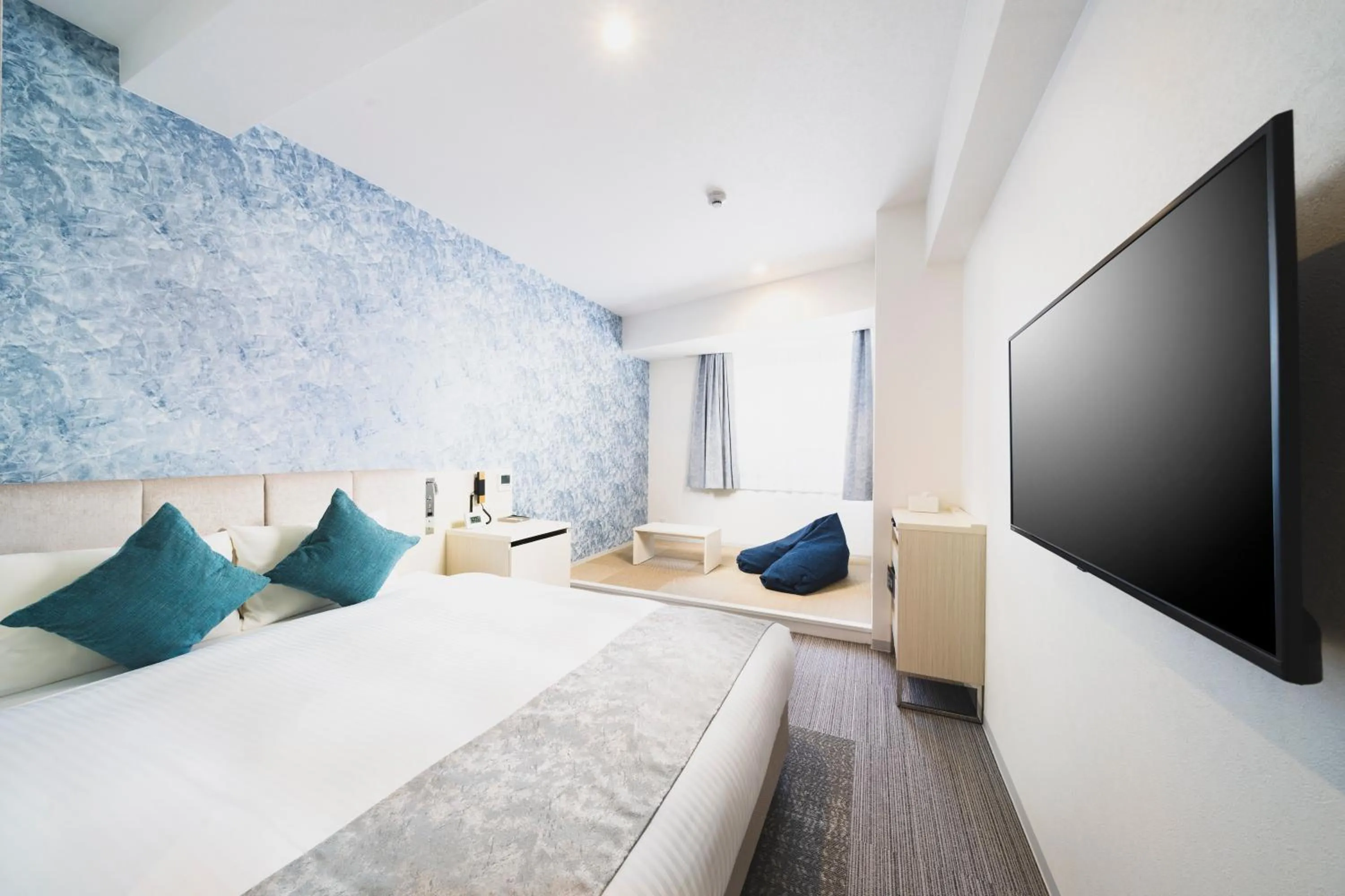 Photo of the whole room, Bed in Rembrandt Style Naha