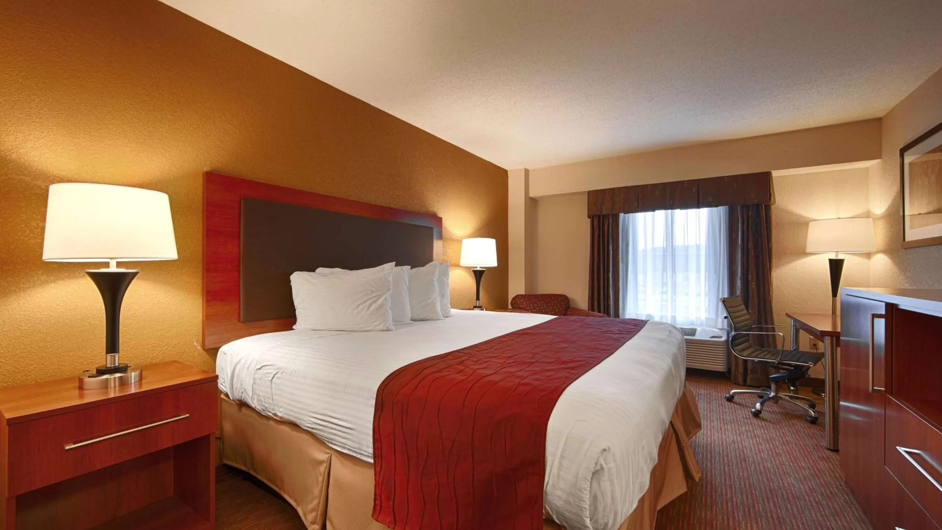 Photo of the whole room, Bed in Days Inn by Wyndham Indiana Benjamin Franklin Highway