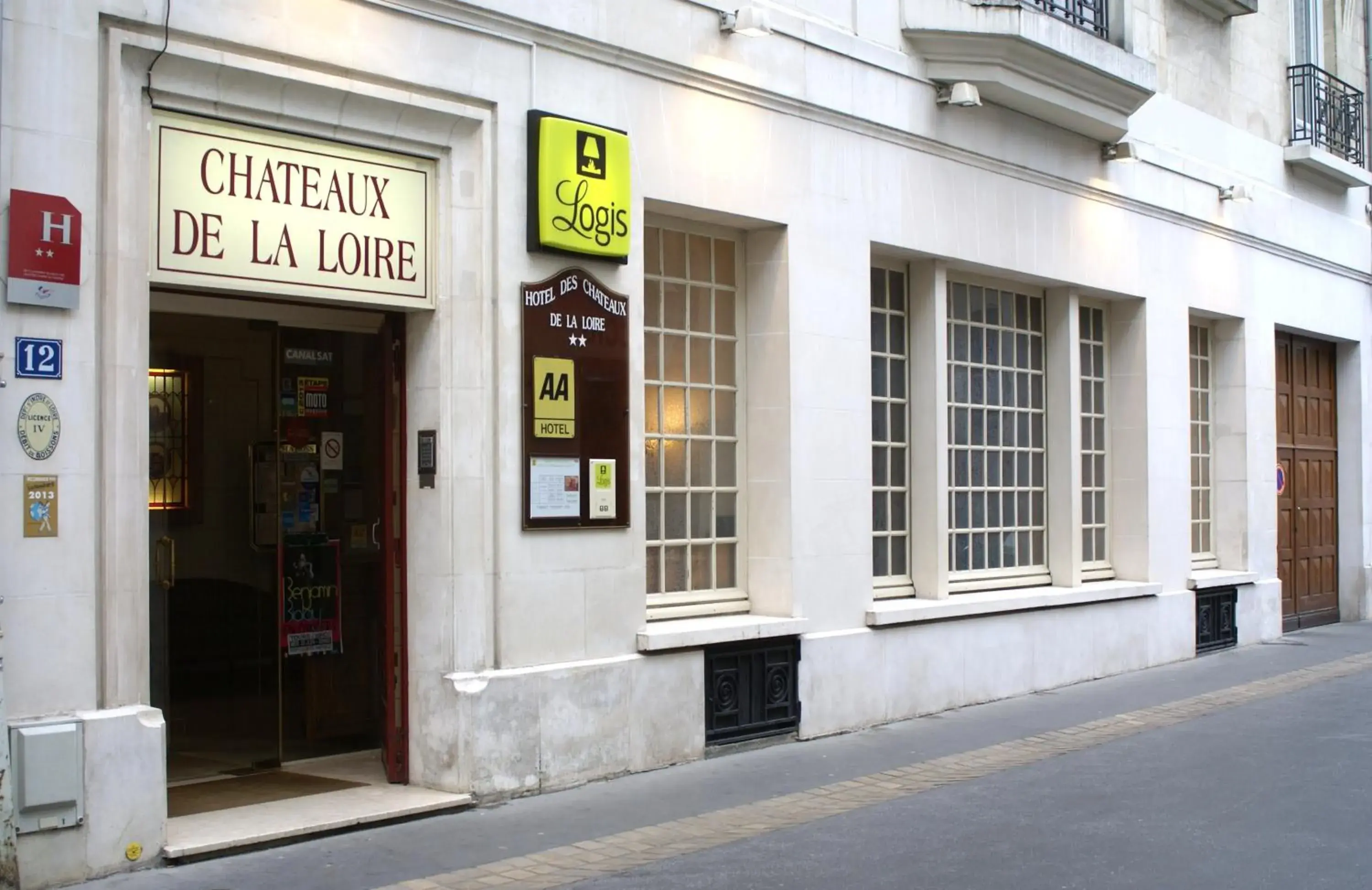 Facade/entrance in Logis Hôtel Des Châteaux De La Loire