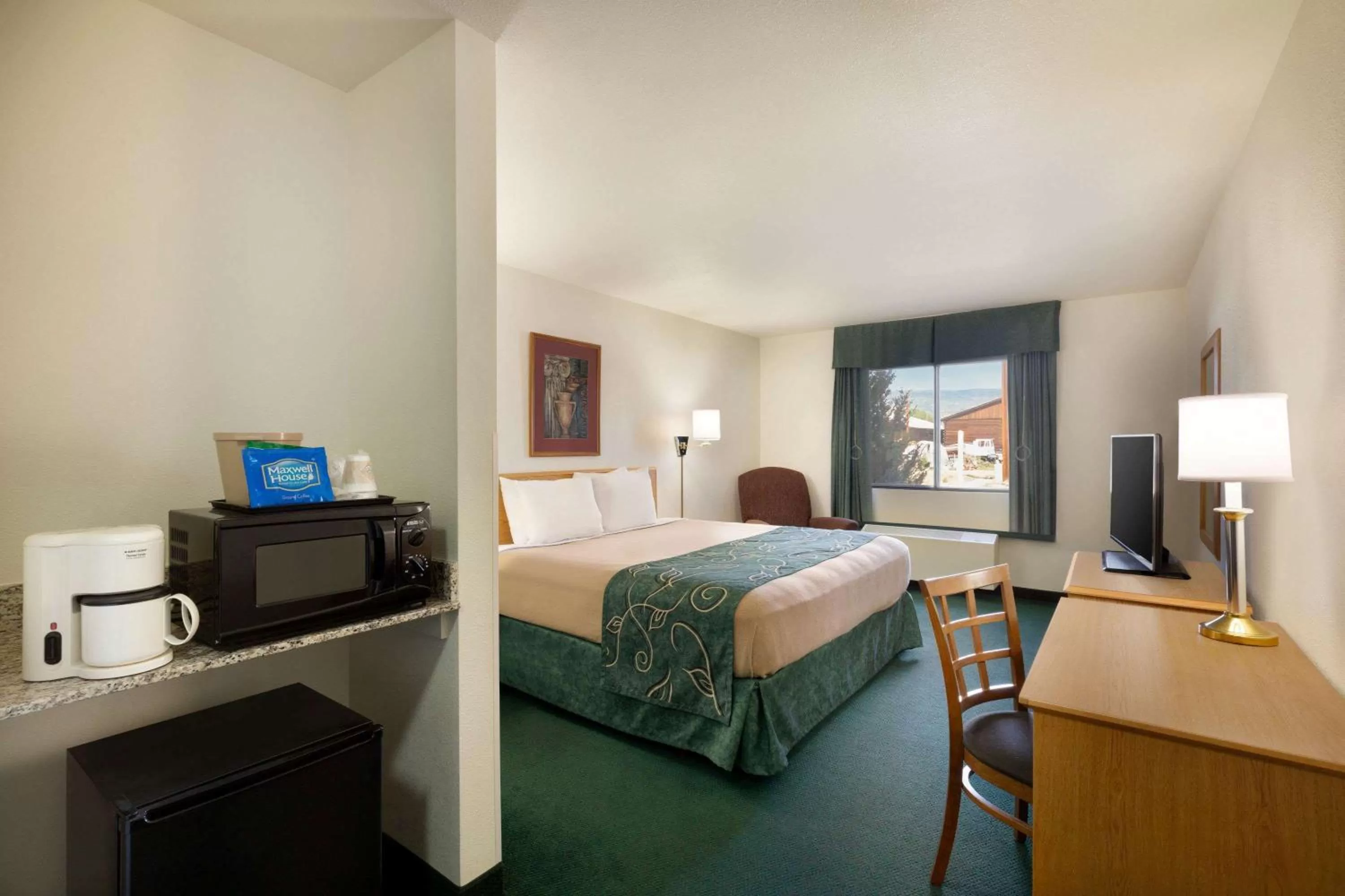 Photo of the whole room, Bed in Travelodge by Wyndham Yampa