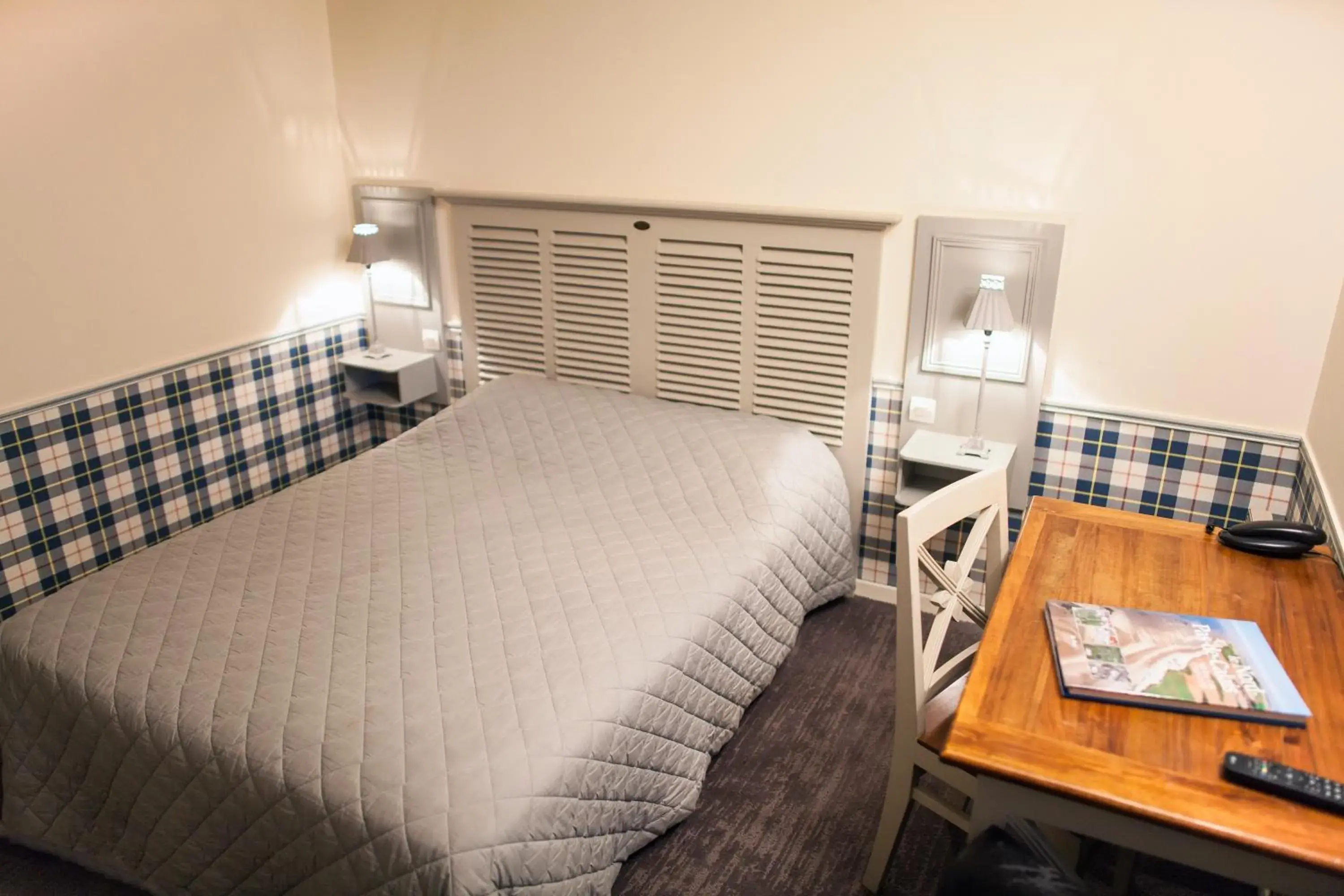 Photo of the whole room, Bed in The Originals City, Le Cottage Hôtel, Bruay-la-Buissière Photo of the whole room, Bed in The Originals City, Le Cottage Hôtel, Bruay-la-Buissière