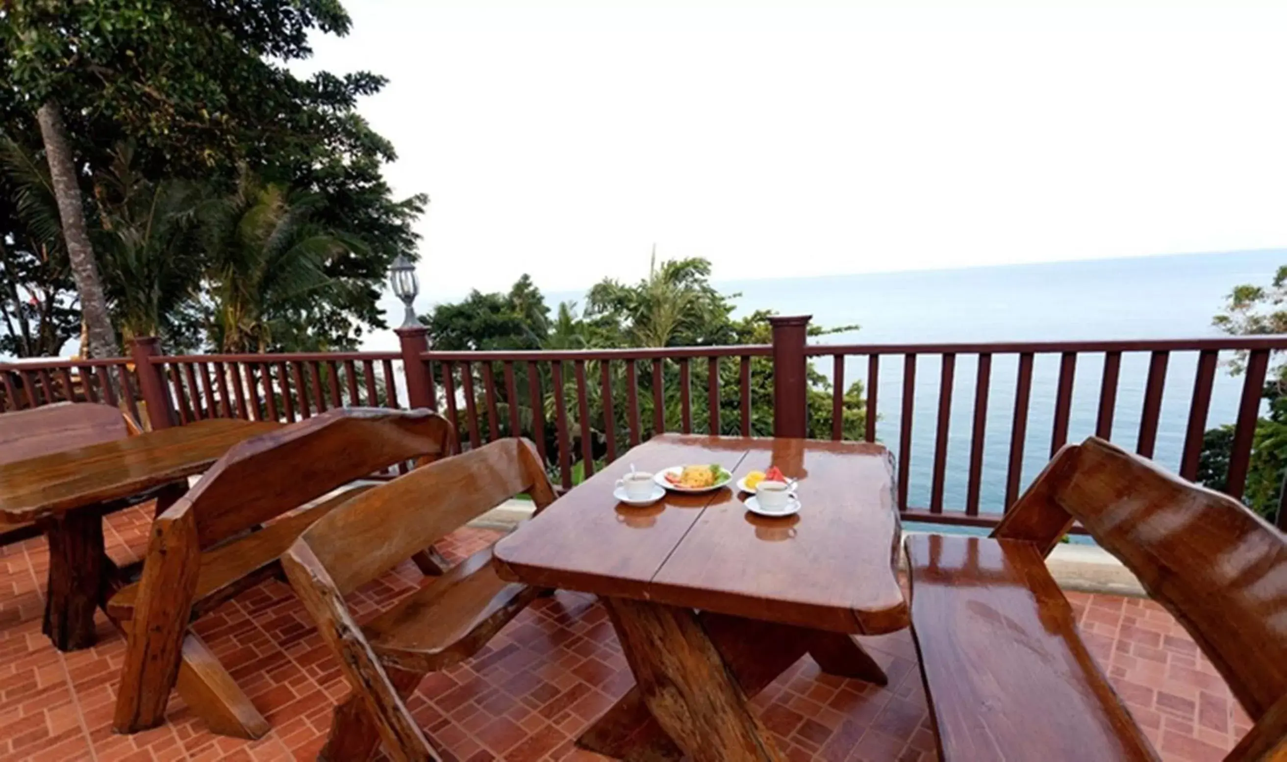 Restaurant/places to eat, Balcony/Terrace in Chang Cliff Resort