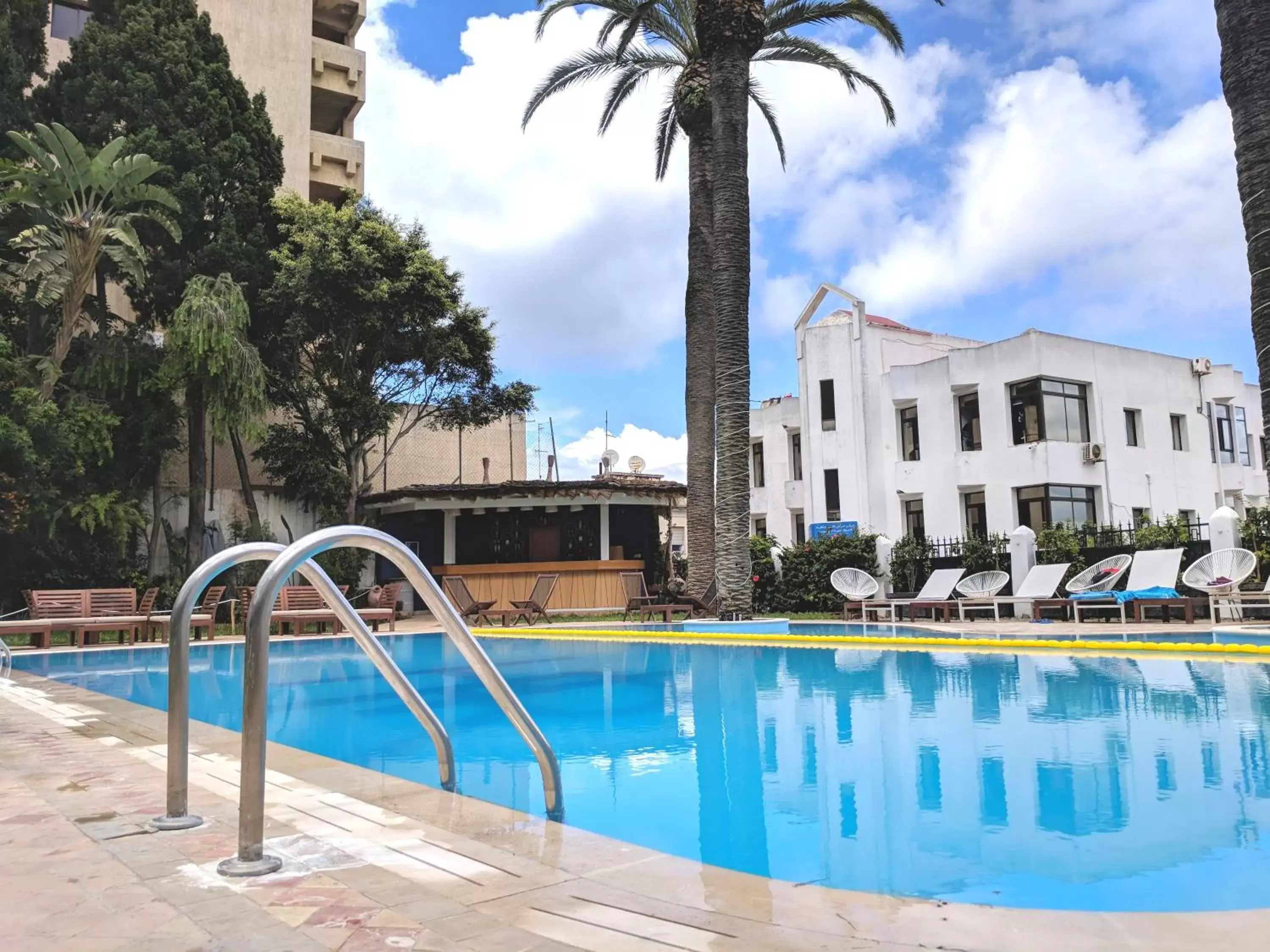 Garden, Swimming Pool in Hôtel Rembrandt