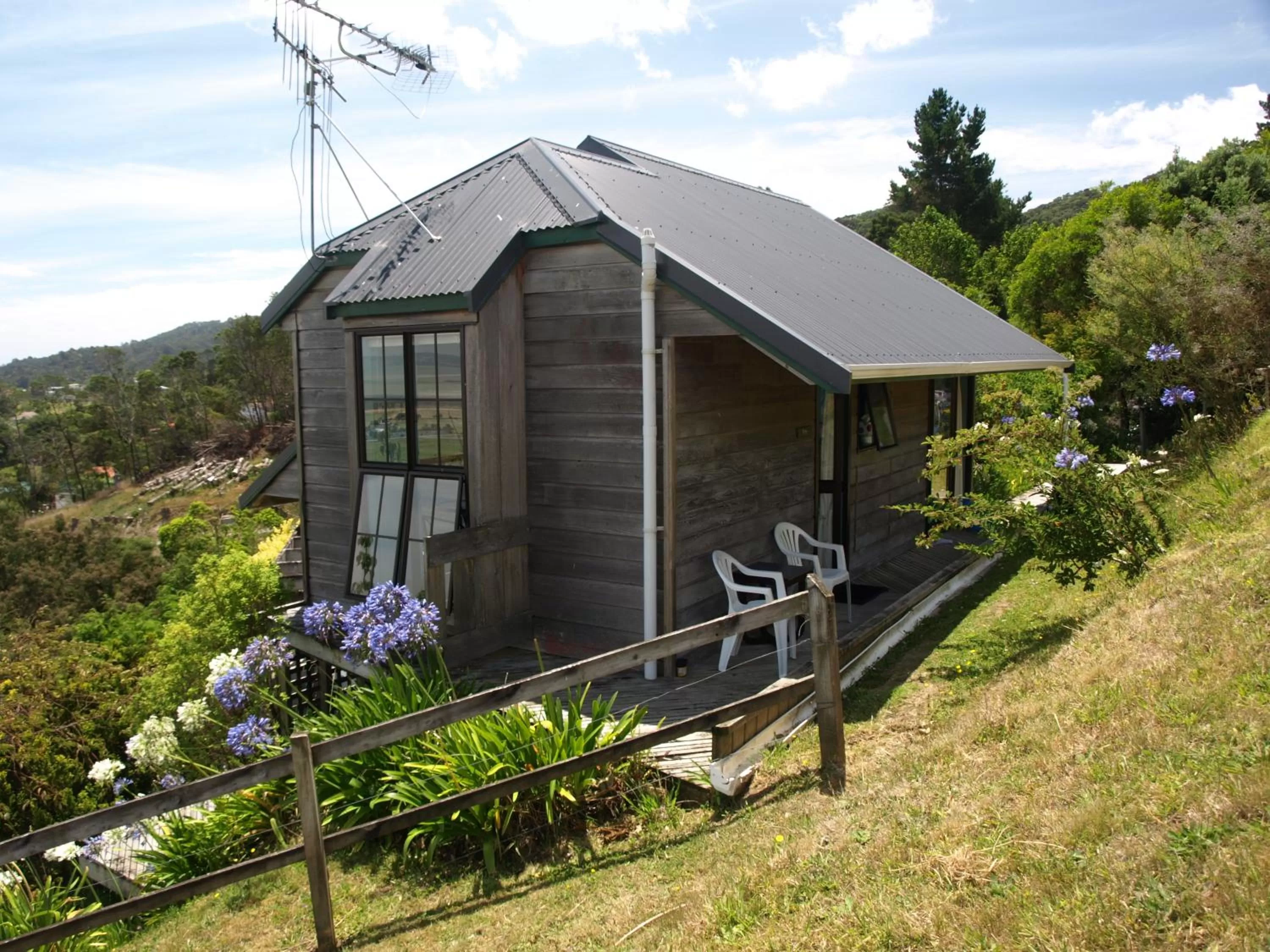 Property building in Grafton Cottage & Chalets
