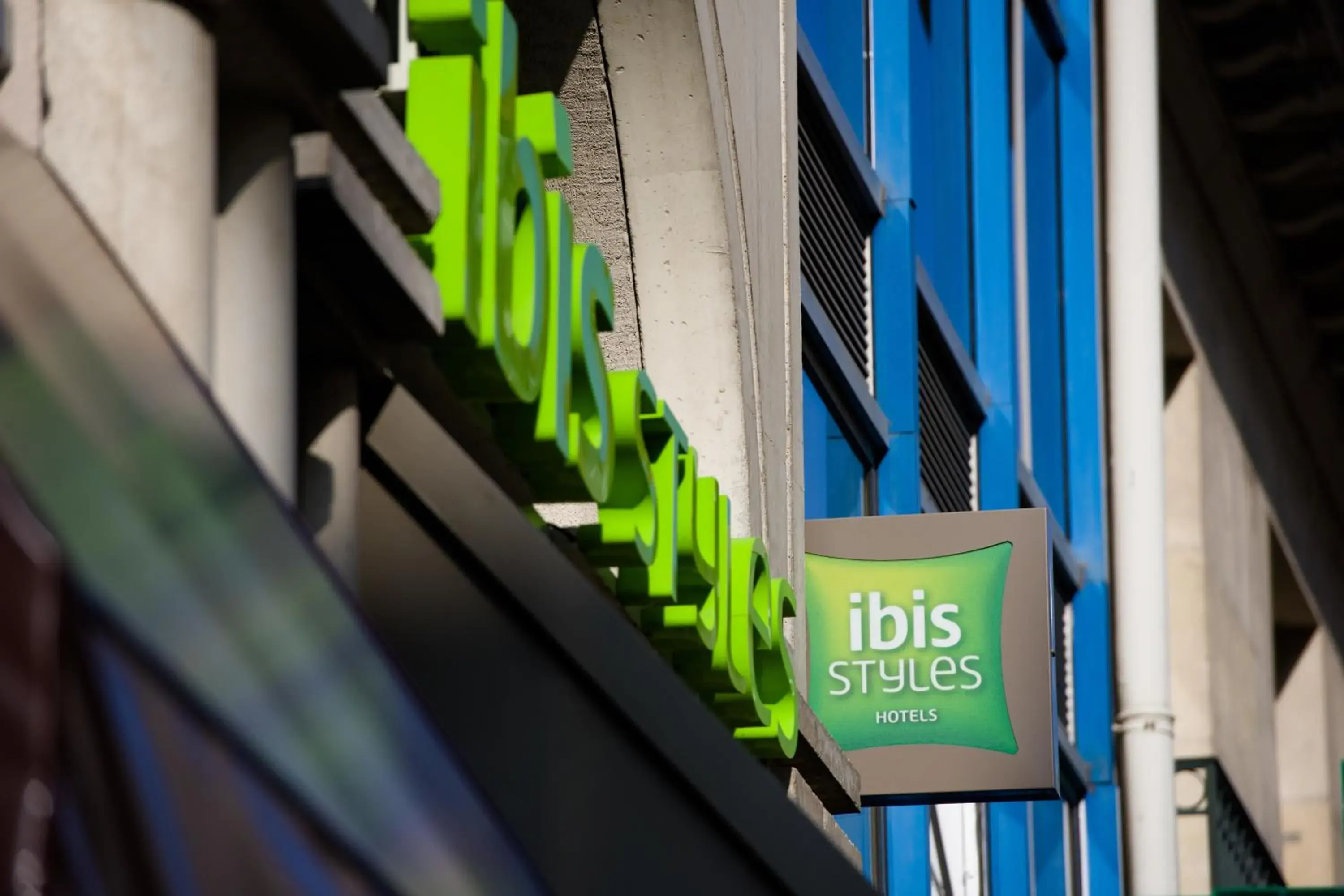 Property logo or sign in ibis Styles Nantes Centre Place Royale