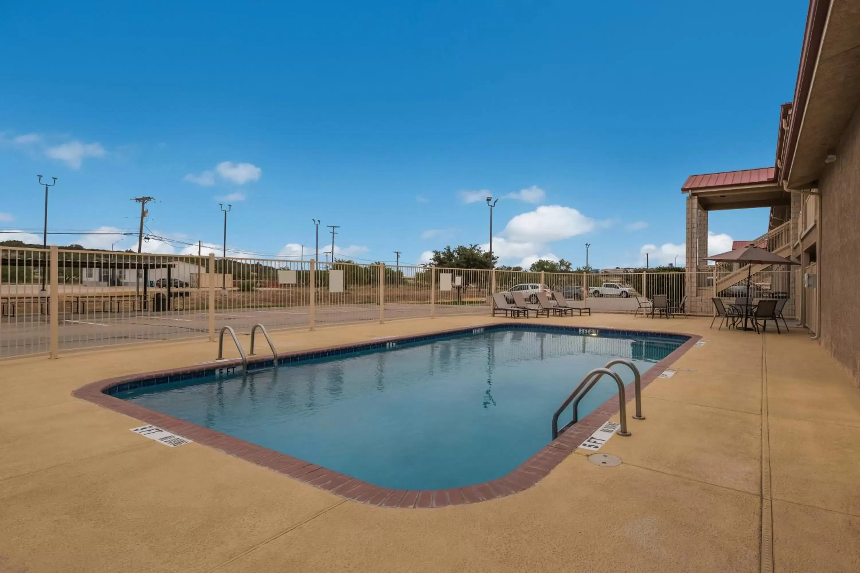 Swimming Pool in Quality Inn