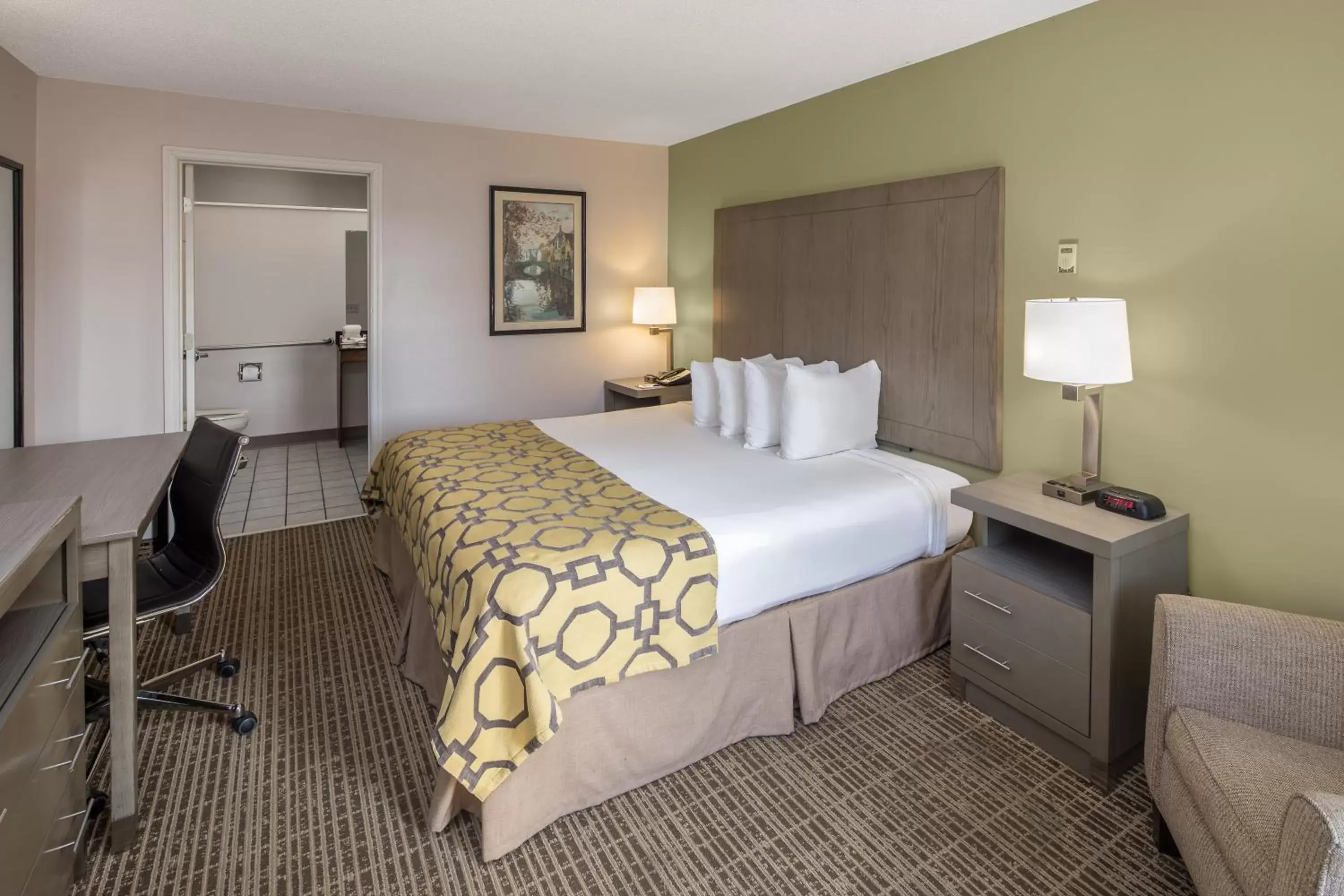 Bedroom, Bed in Baymont by Wyndham Cleveland