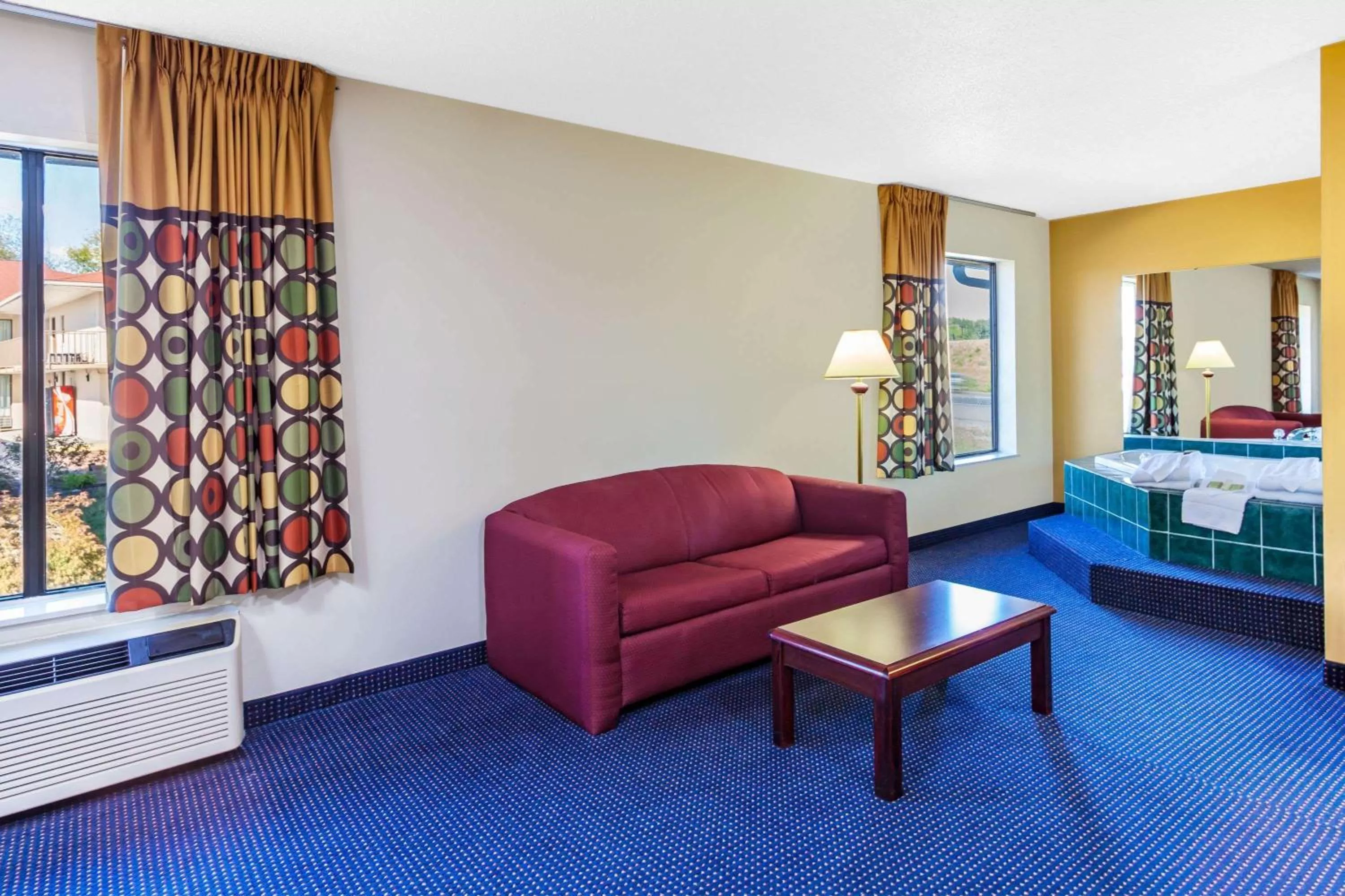 On site, Bed in Super 8 by Wyndham Morristown/South