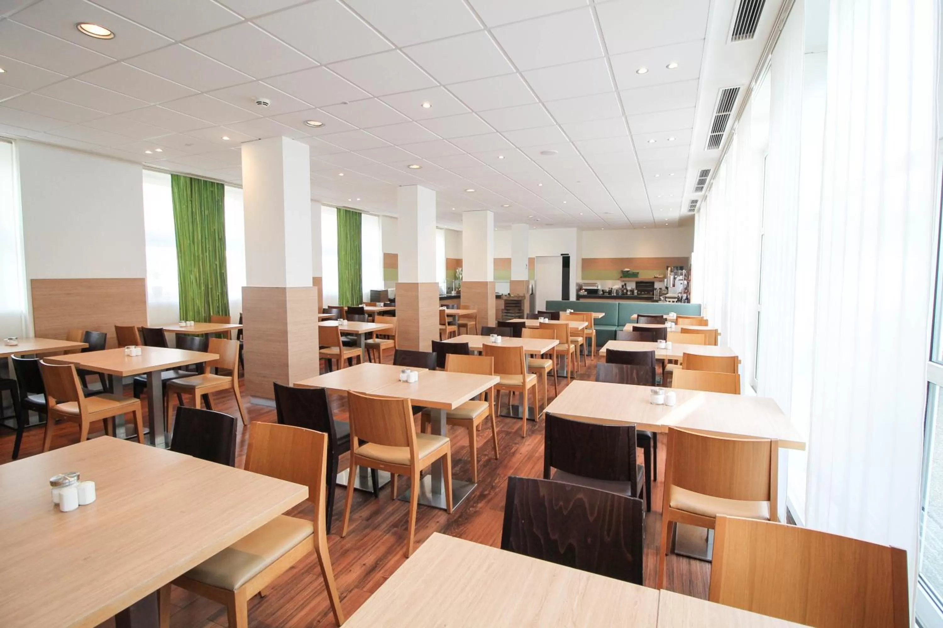 Restaurant/places to eat in ibis Hotel Düsseldorf Hauptbahnhof