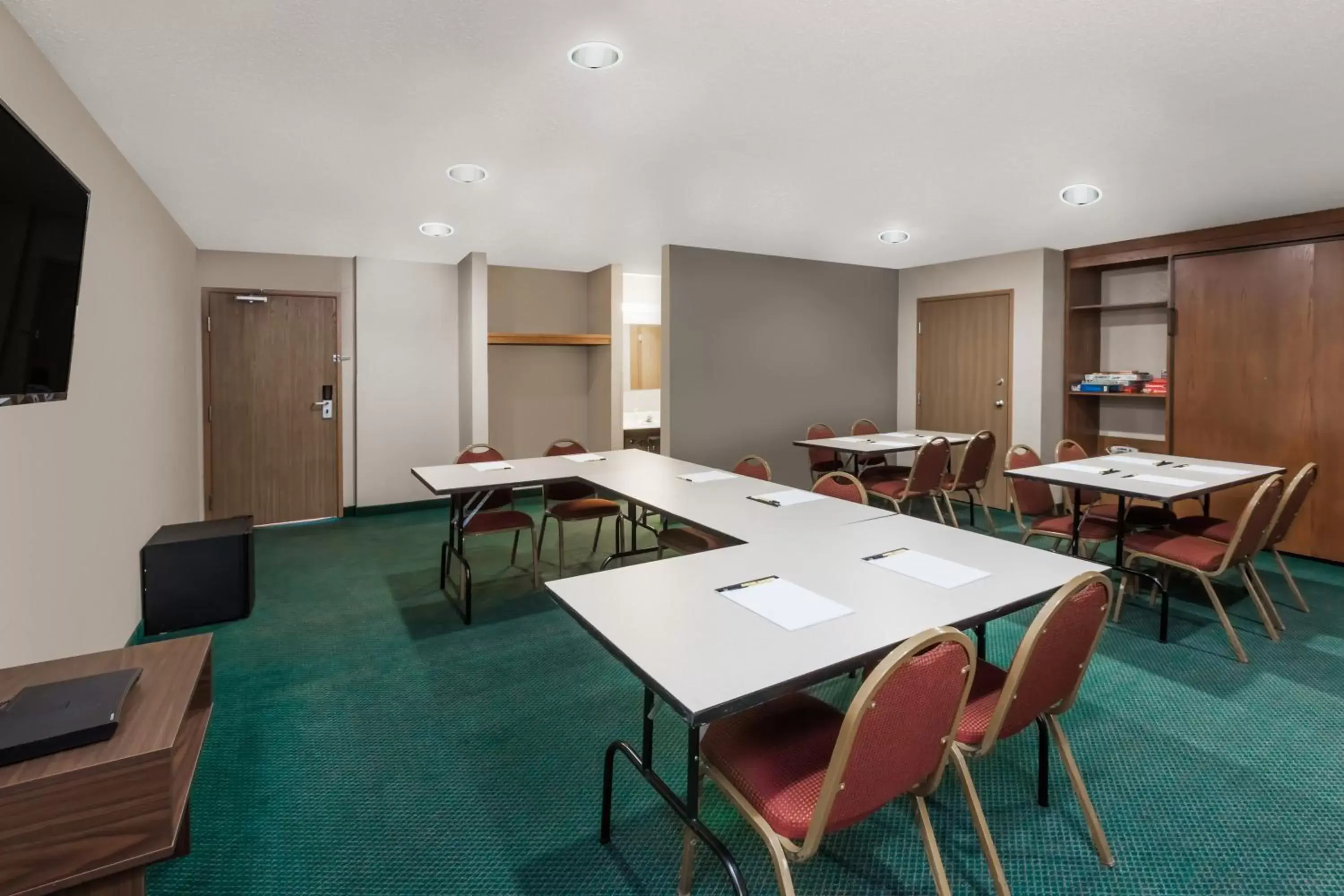 Meeting/conference room in Super 8 by Wyndham Ionia MI