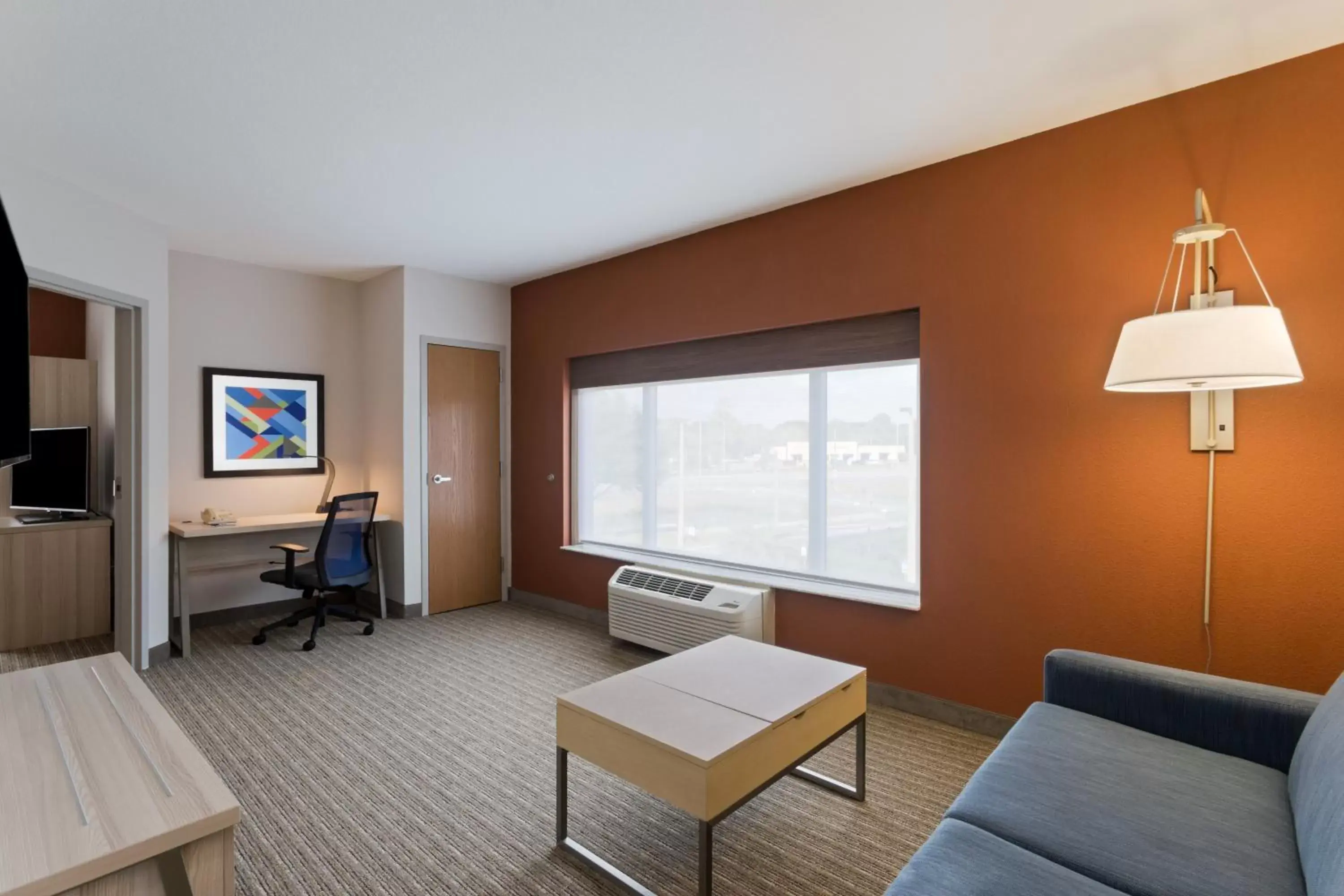 Photo of the whole room, Seating Area in Holiday Inn Express & Suites Tavares, an IHG Hotel