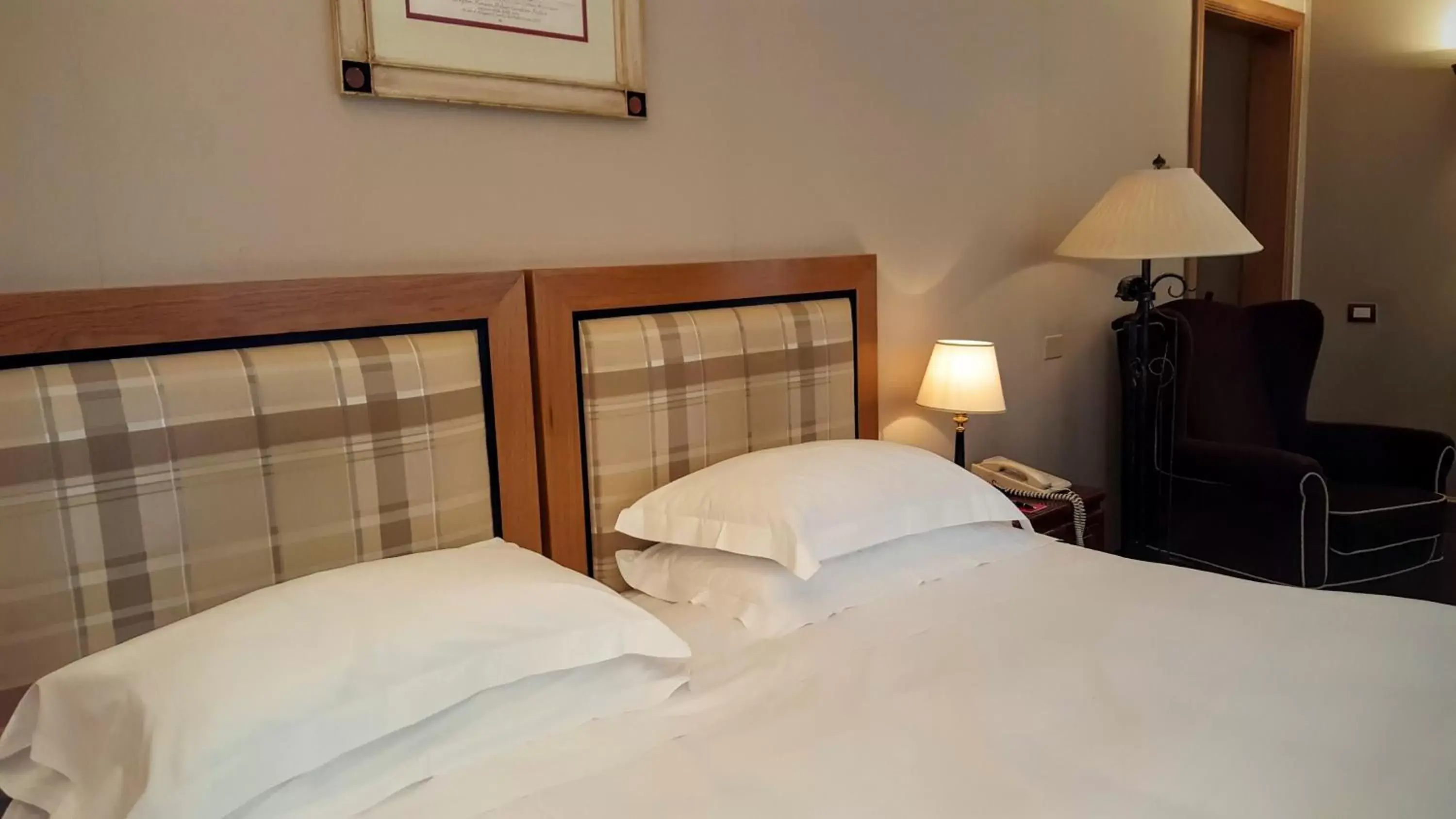 Guests, Bed in Grand Hotel Continental Siena - Starhotels Collezione