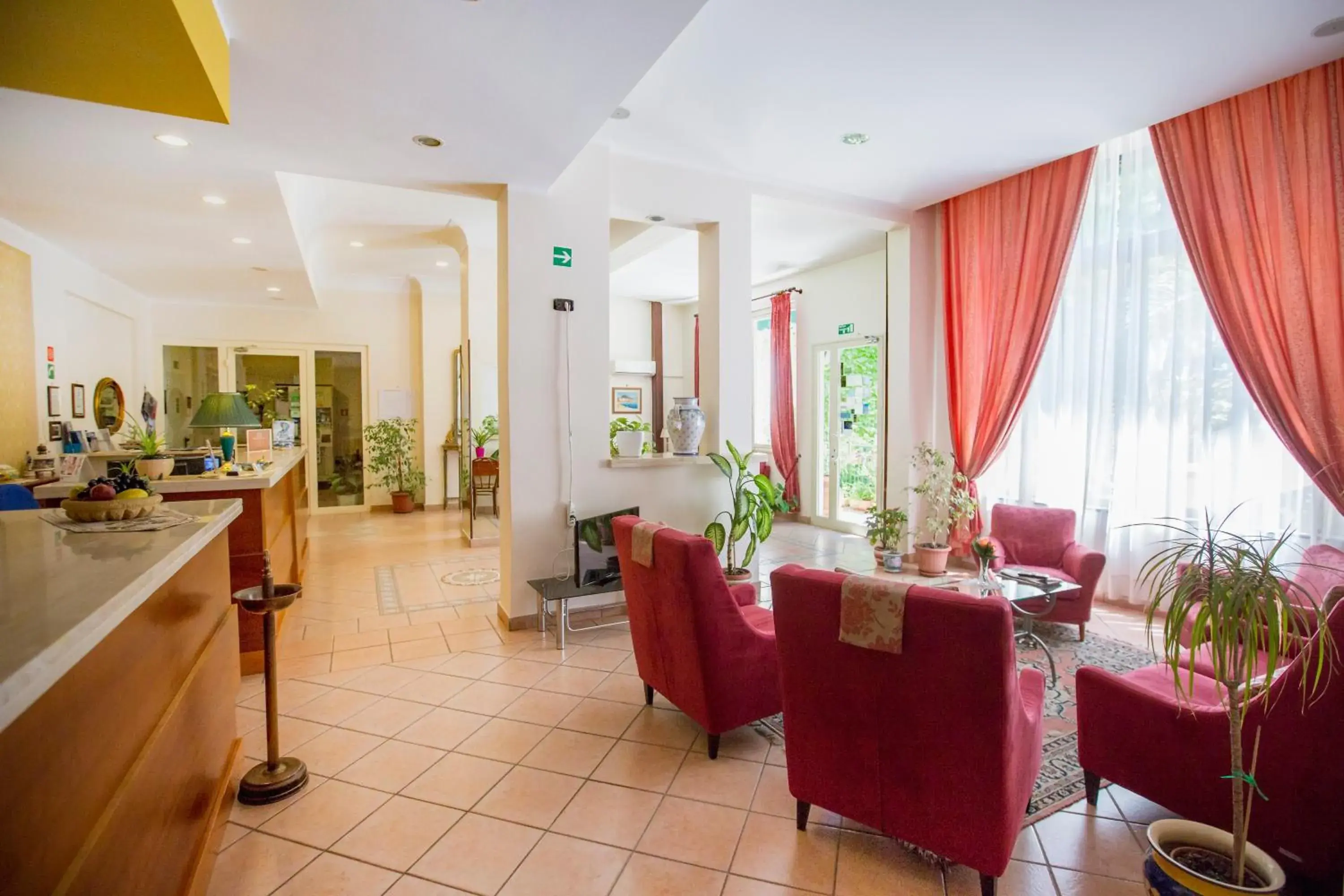 Lobby or reception, Restaurant/Places to Eat in Hotel Mediterraneo