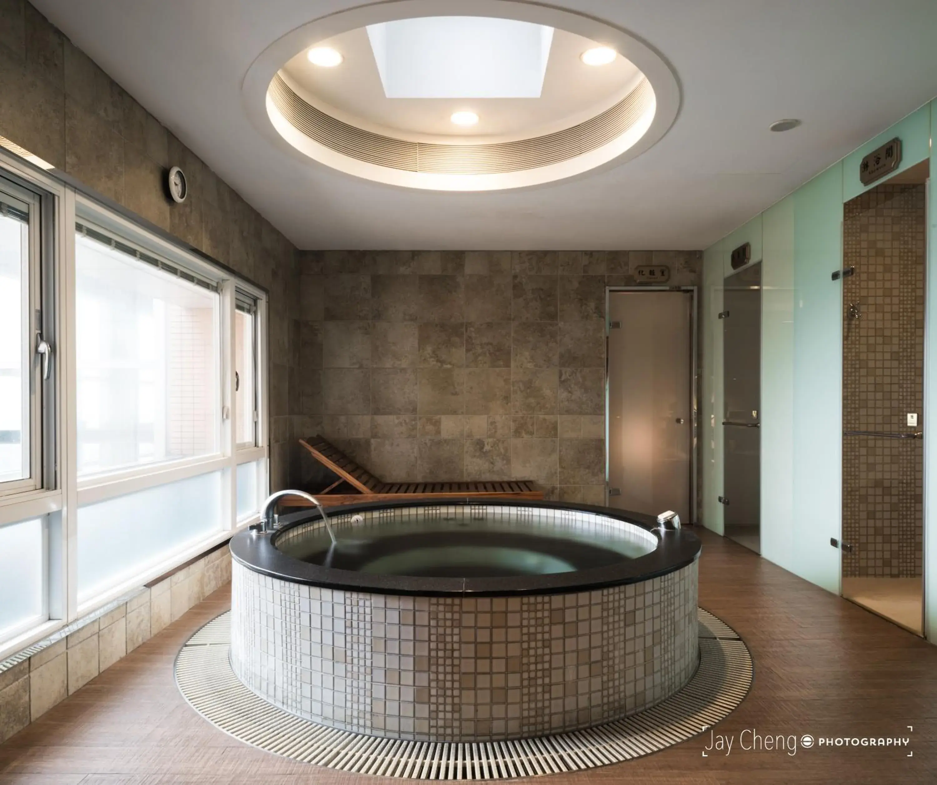 Hot Spring Bath in Chateau de Chine Xinzhuang