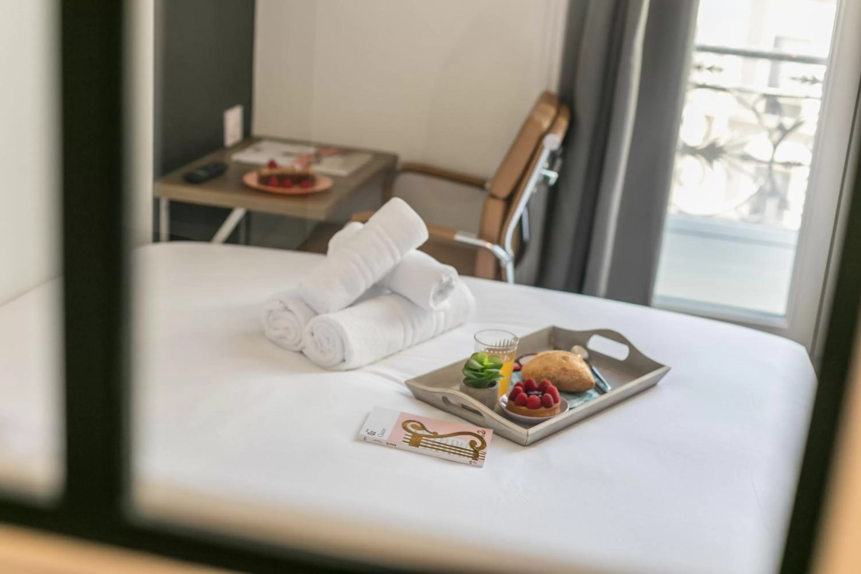 Dining area, Bed in WS Haussmann - La Fayette