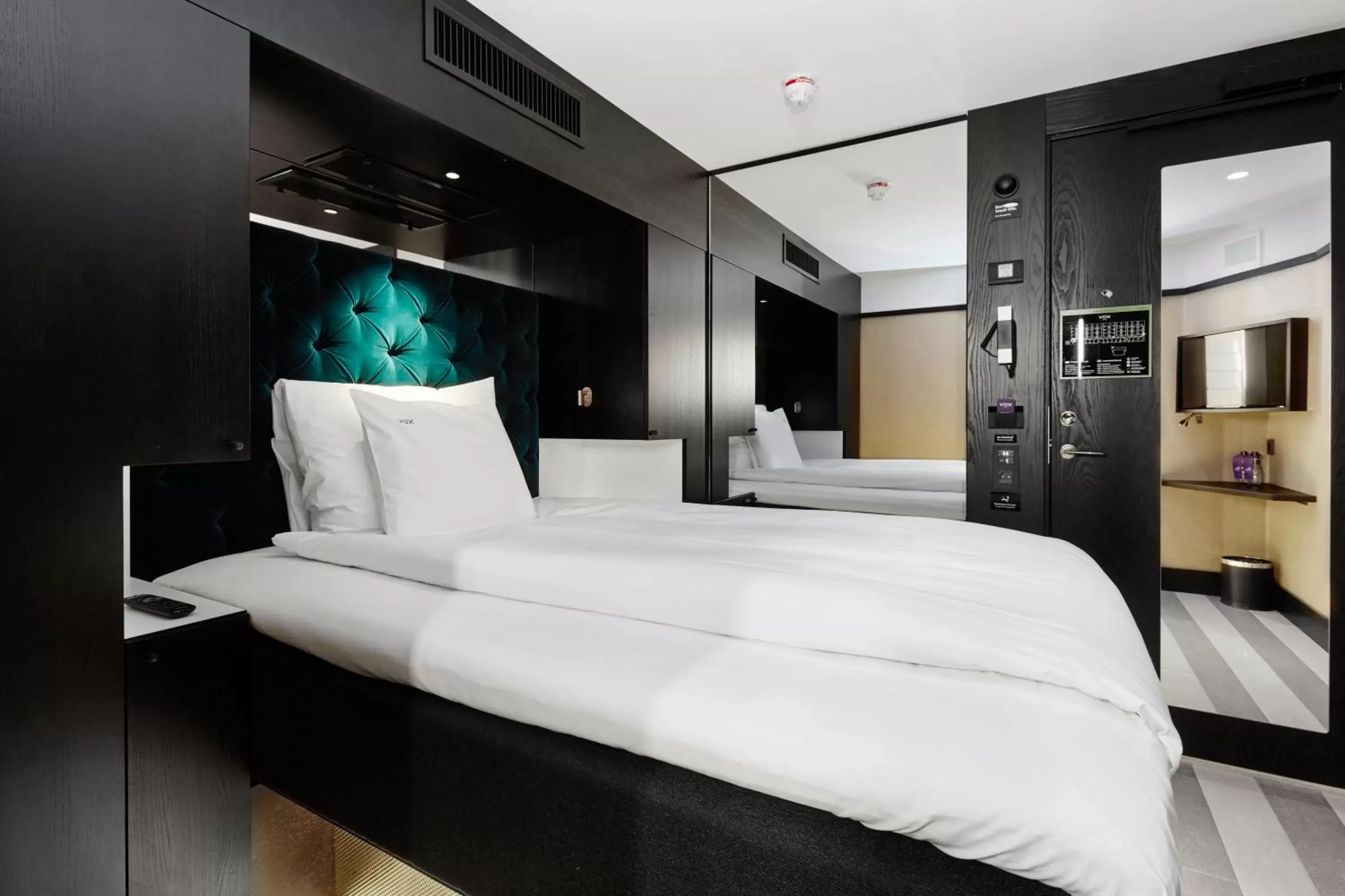 Bedroom, Bed in Vox Hotel