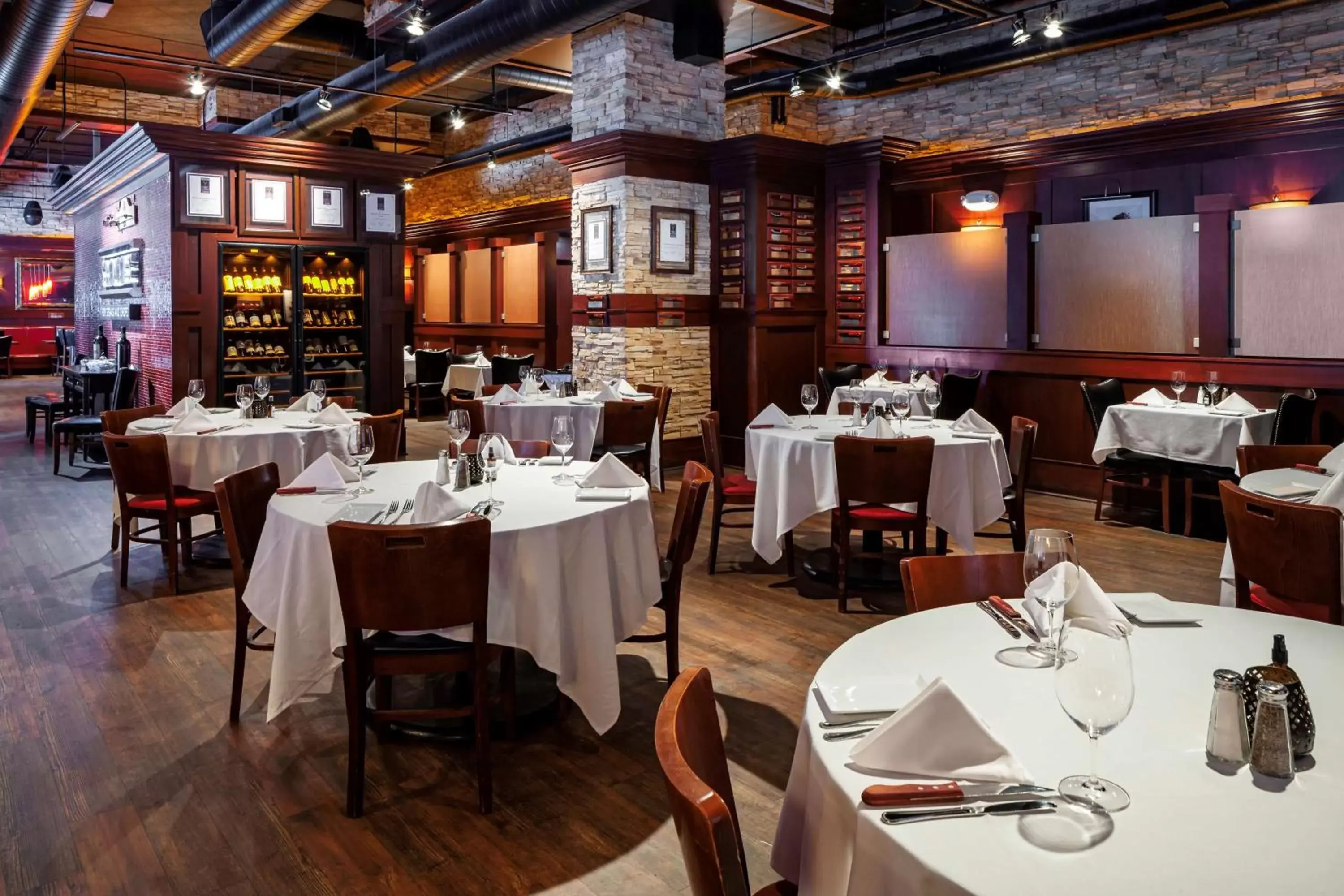 Dining area, Restaurant/Places to Eat in Hilton Garden Inn Omaha Downtown-Old Market Area