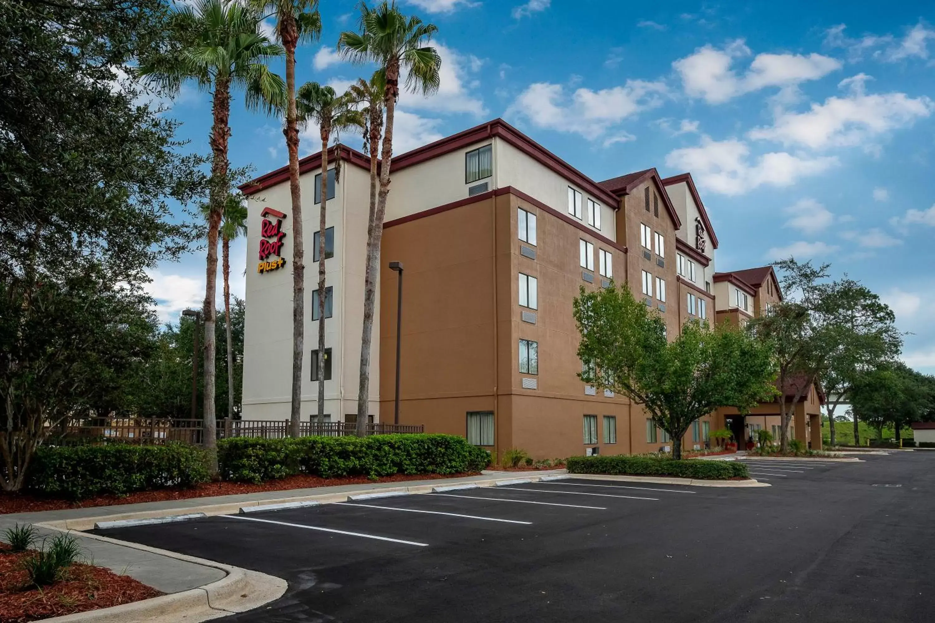 Property Building in Red Roof Inn PLUS+ Jacksonville – Southpoint