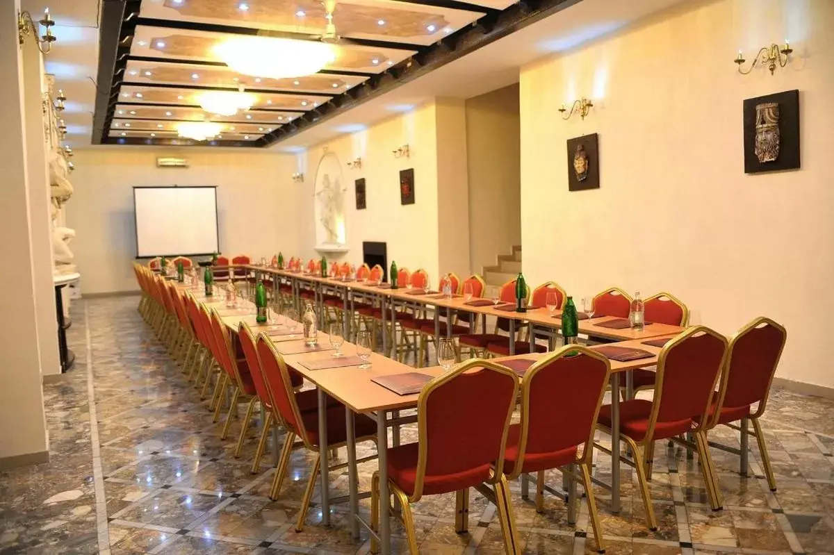 Banquet/Function facilities in Queen's Astoria Design Hotel