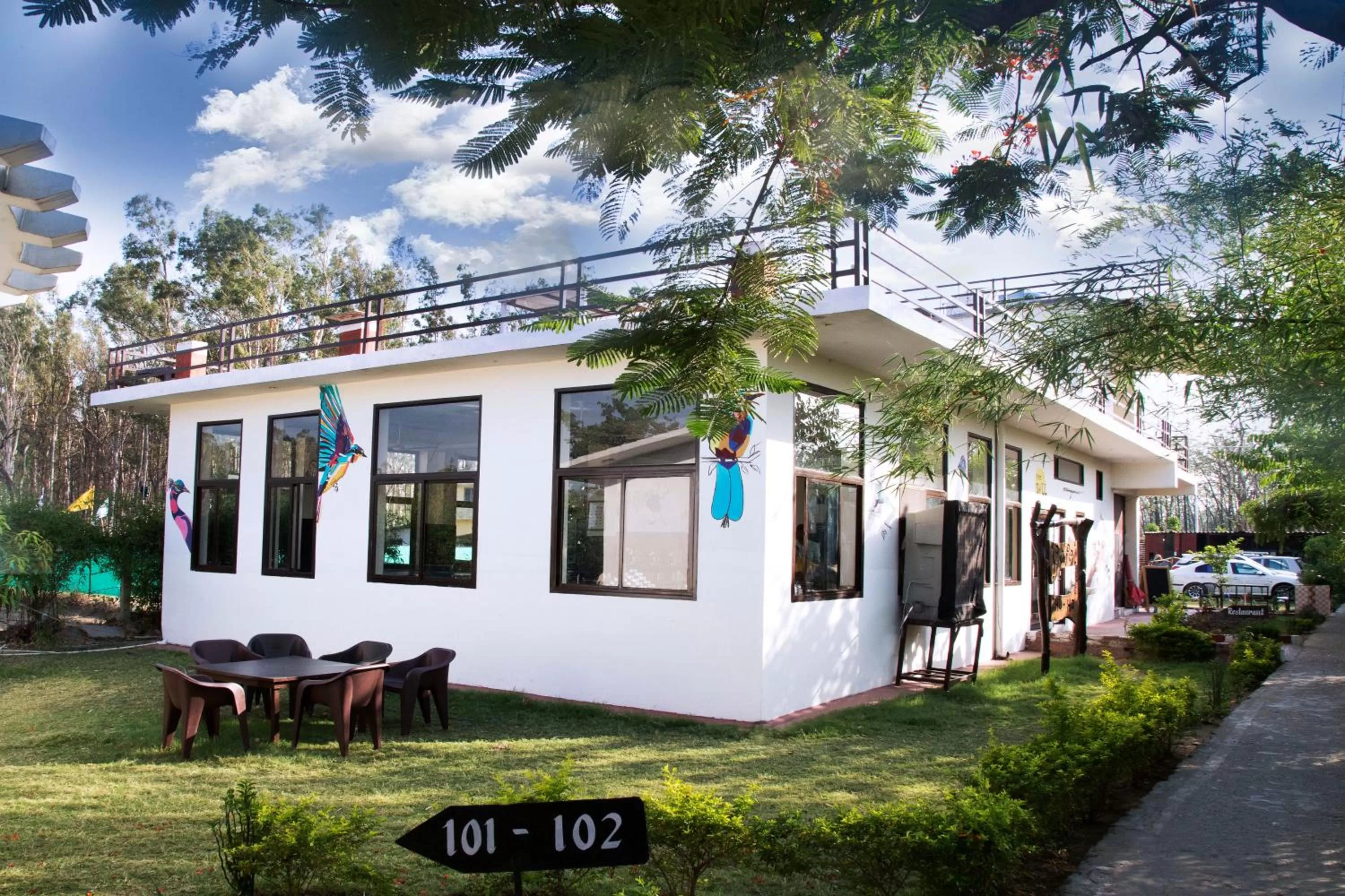 Restaurant/places to eat in Corbett Treat Resort By Atya Hotels