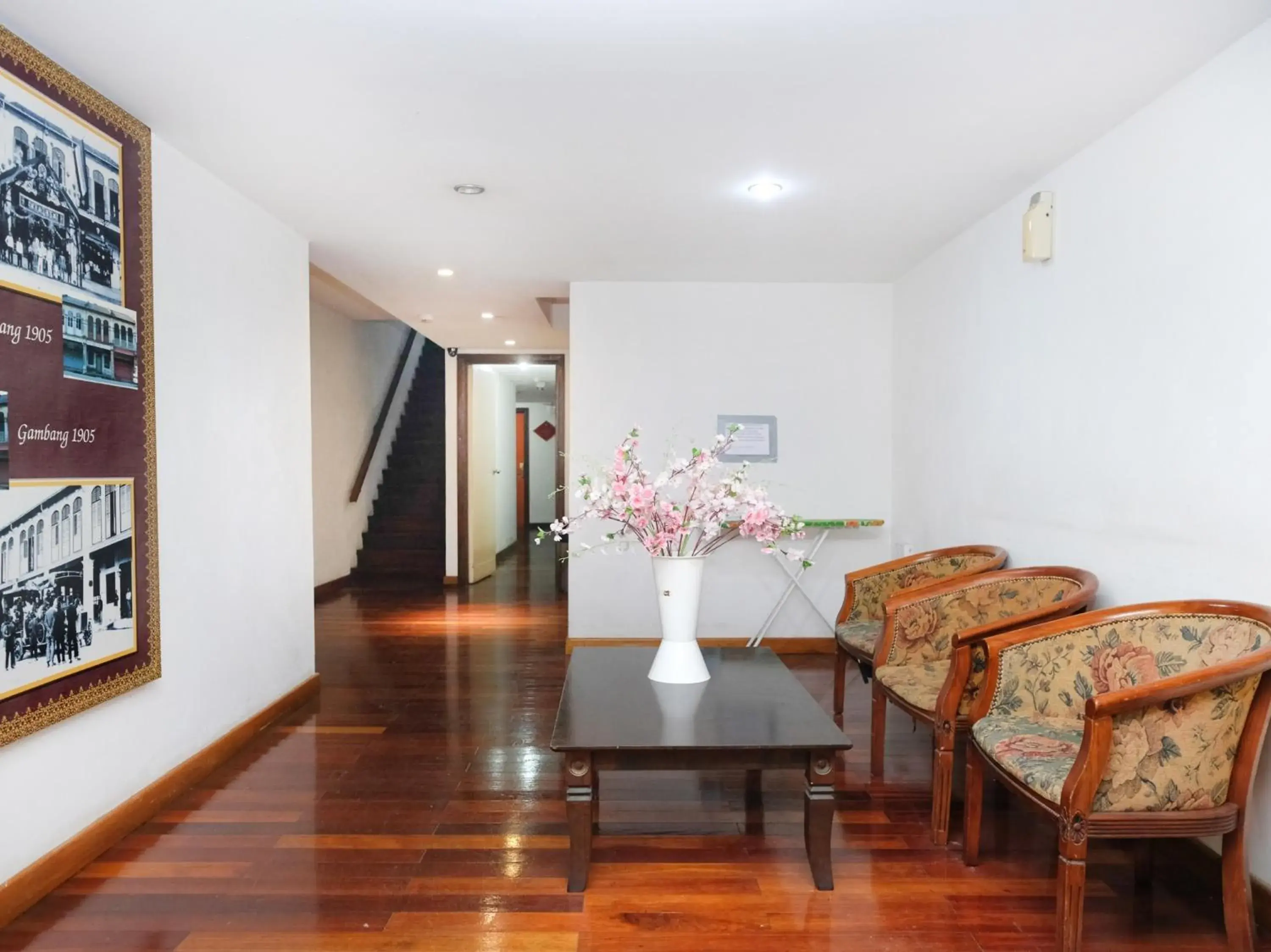 Seating area, Lobby/Reception in Super OYO 546 Grand City Hotel