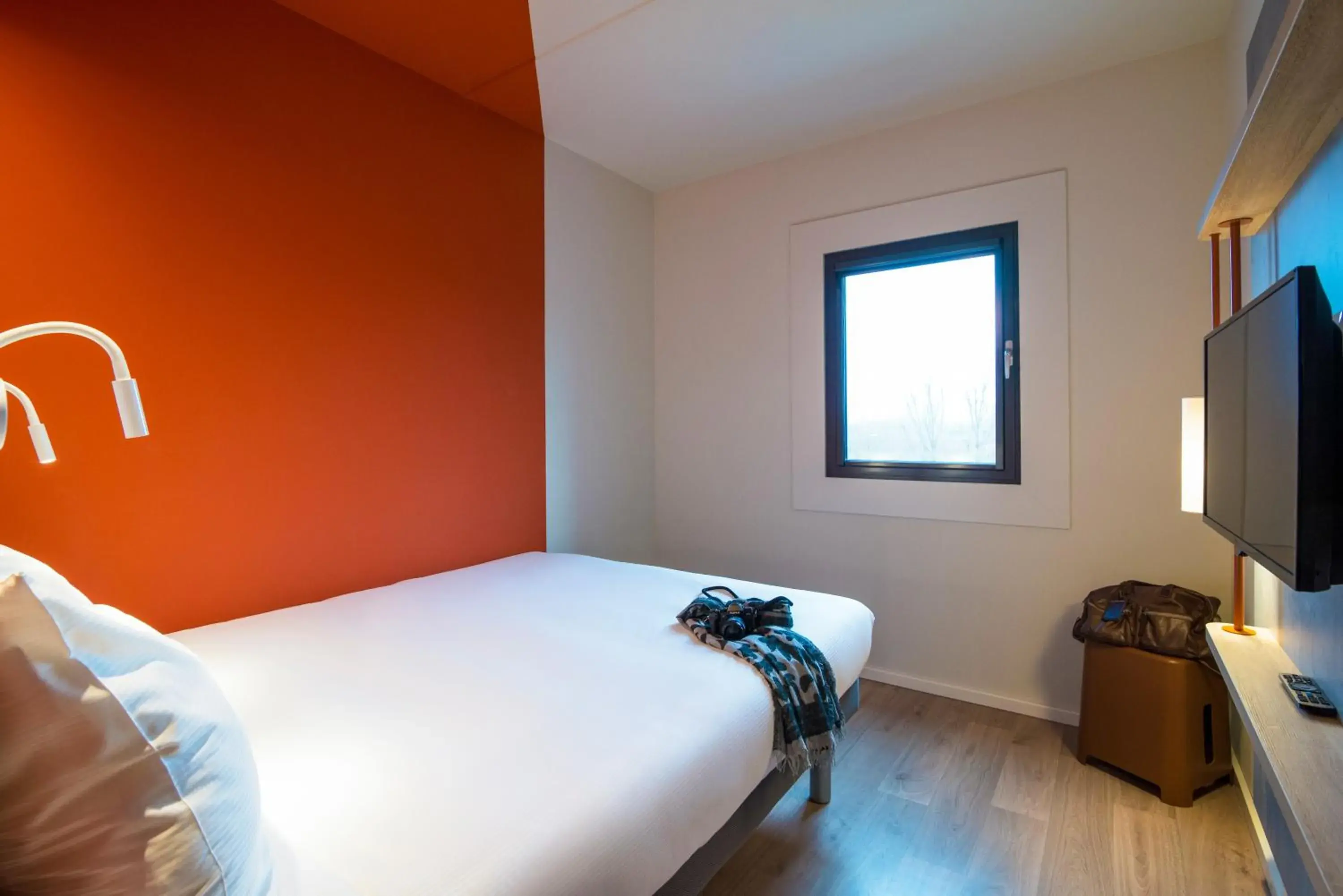 Bedroom, Bed in ibis budget Stein Maastricht