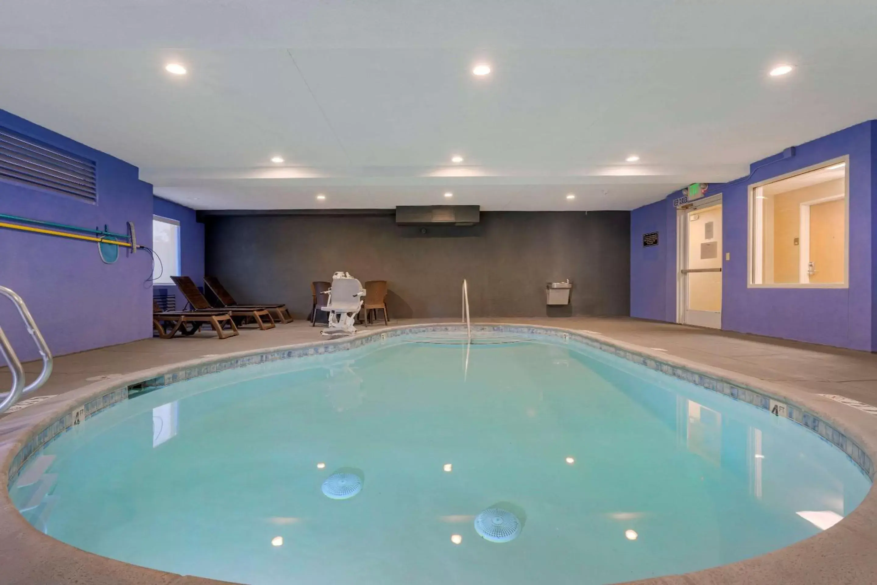On site, Swimming Pool in Comfort Suites Marysville-Yuba City