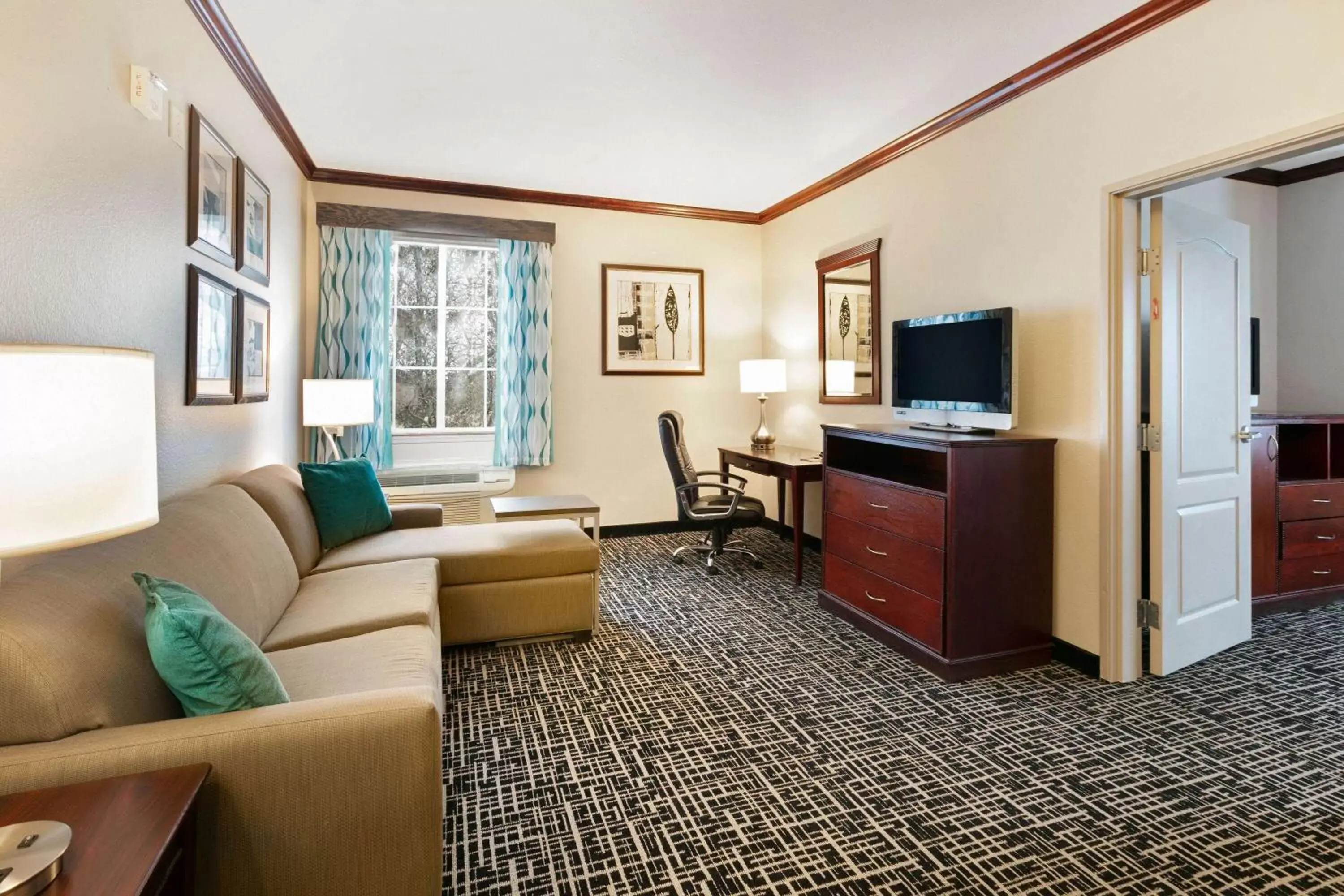 Photo of the whole room in La Quinta by Wyndham Lindale Photo of the whole room in La Quinta by Wyndham Lindale