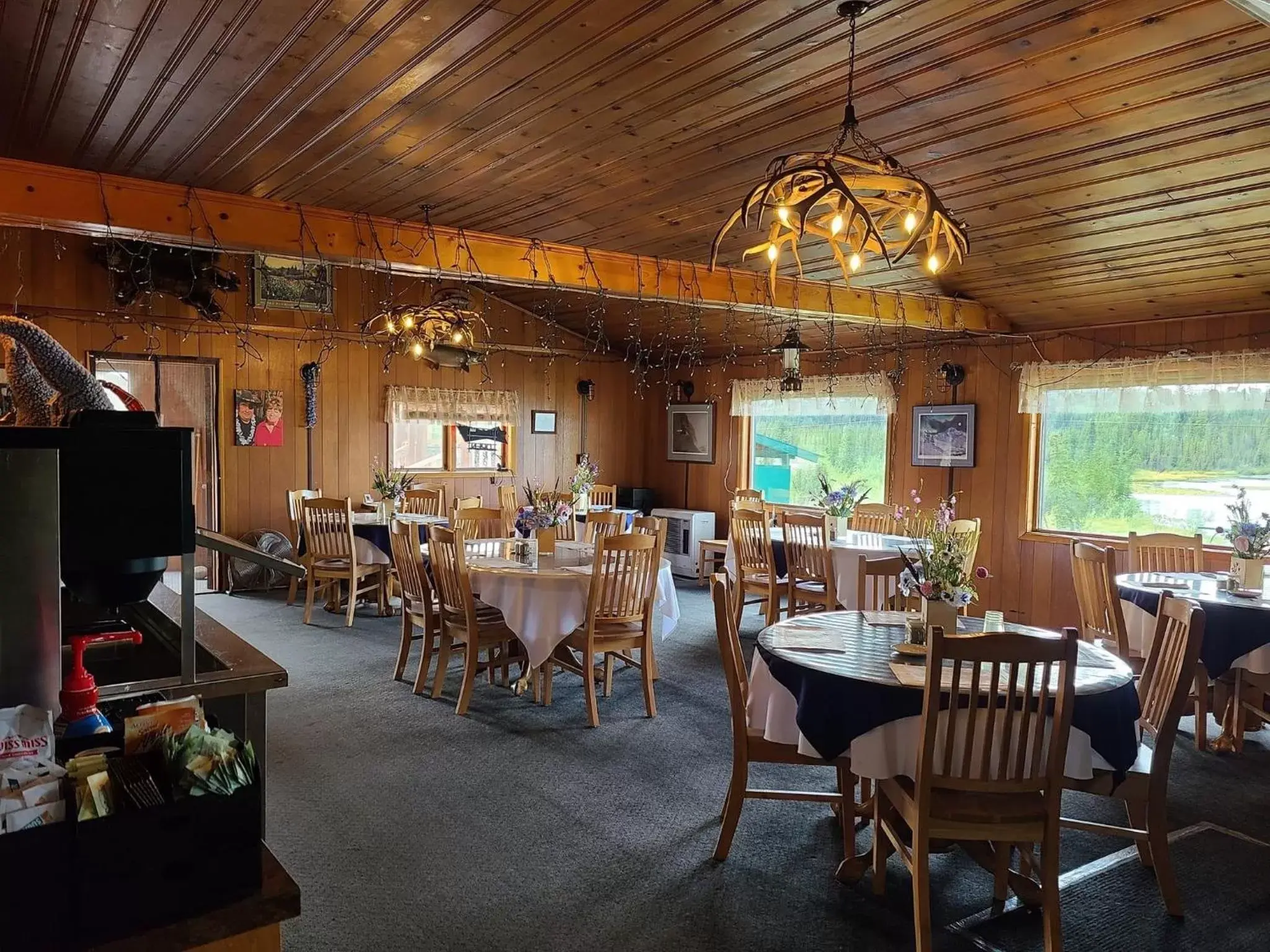 Restaurant/Places to Eat in Tolsona Lake Lodge