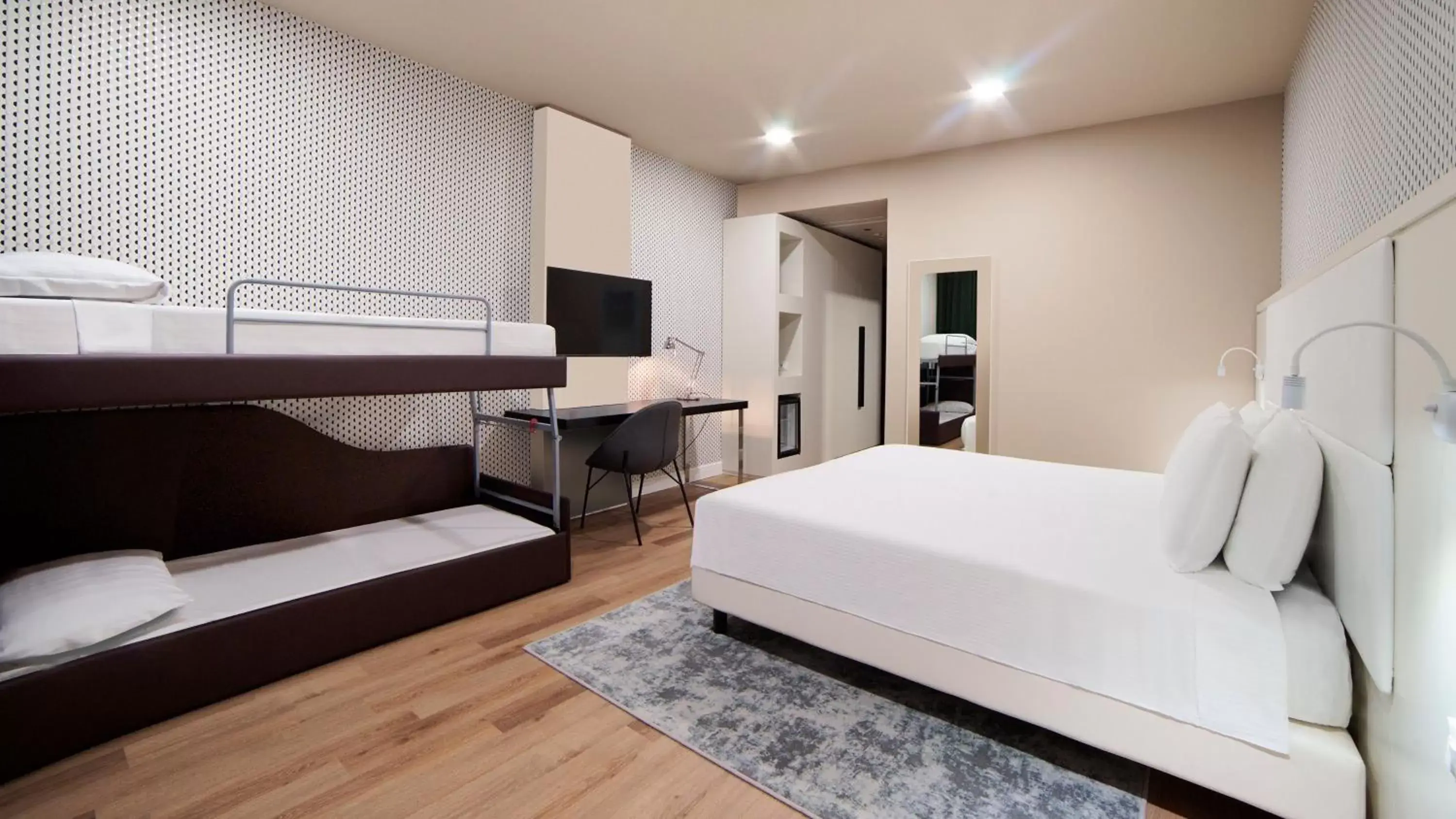Photo of the whole room, Bunk Bed in Holiday Inn Nola - Naples Vulcano Buono, an IHG Hotel