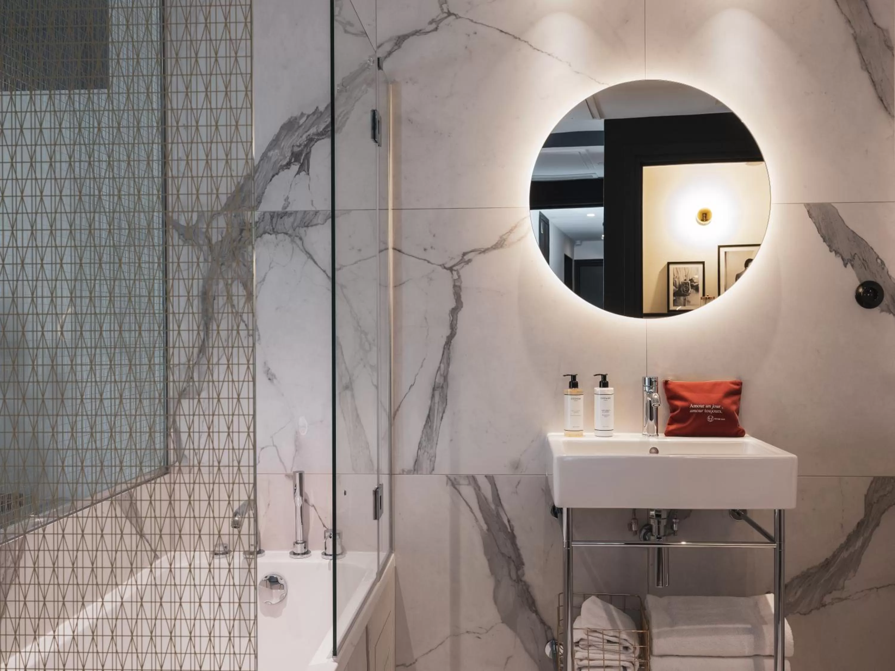 Bathroom in Seven Hotel Paris