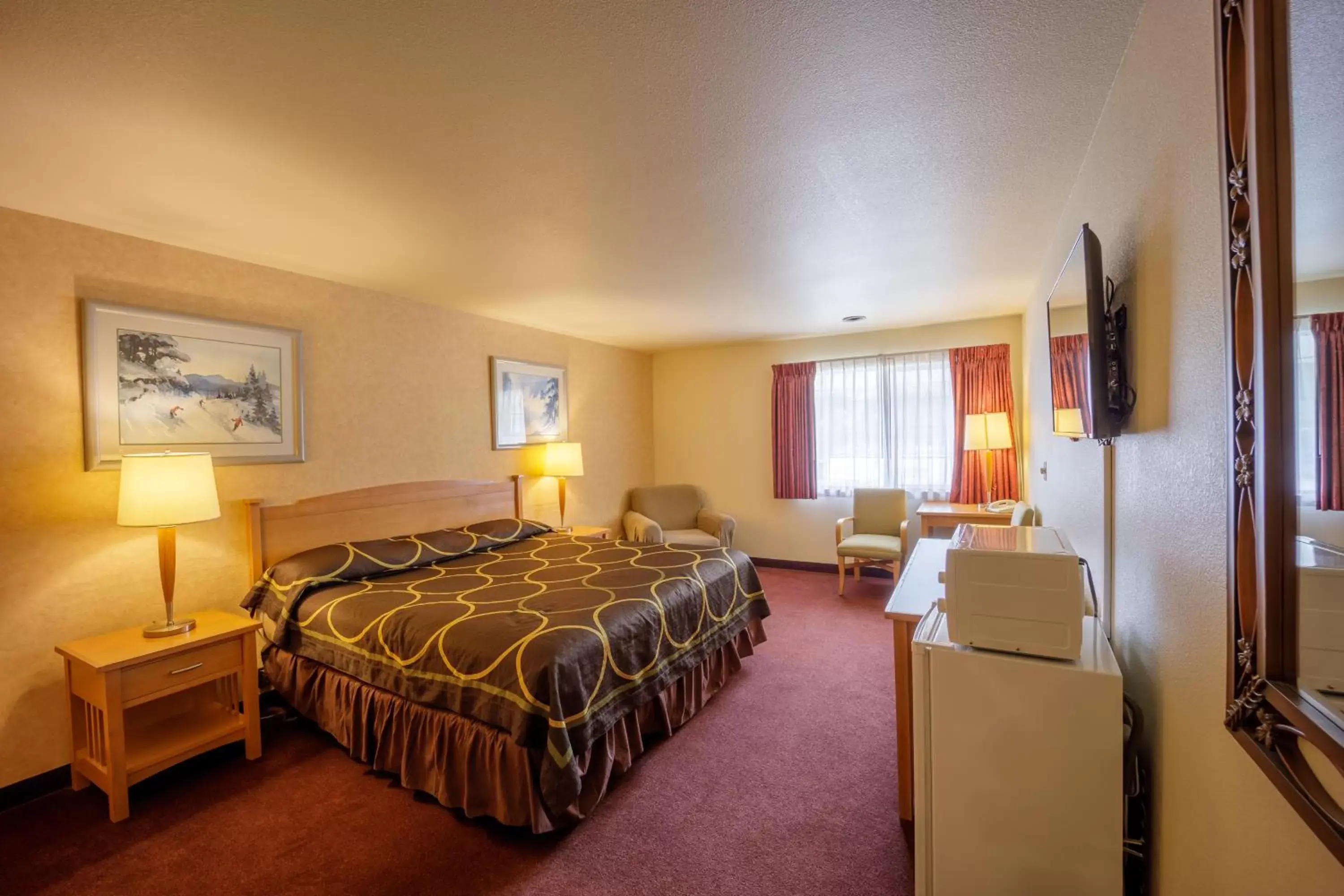 Photo of the whole room, Bed in The Summit Inn Photo of the whole room, Bed in The Summit Inn