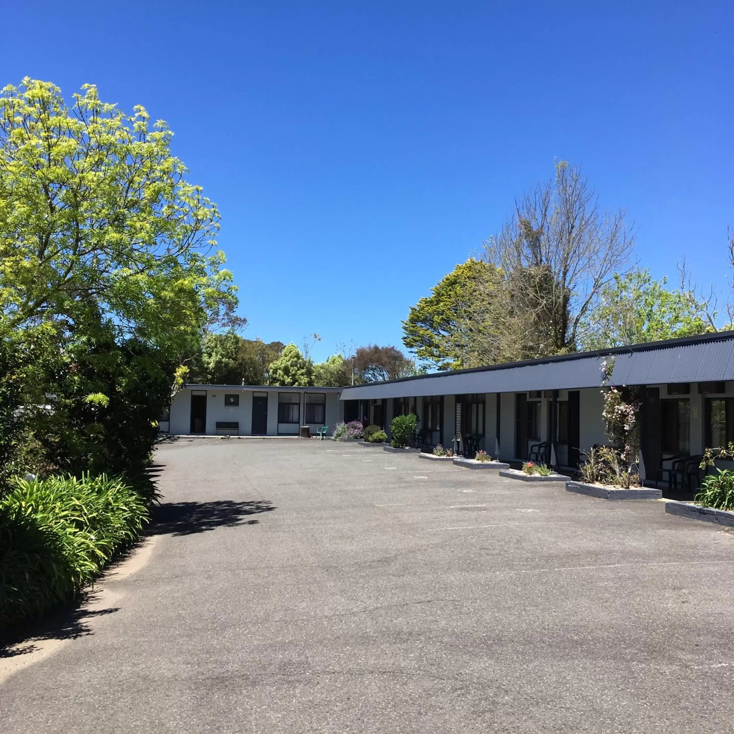 Facade/entrance, Garden in Sky Rider Motor Inn