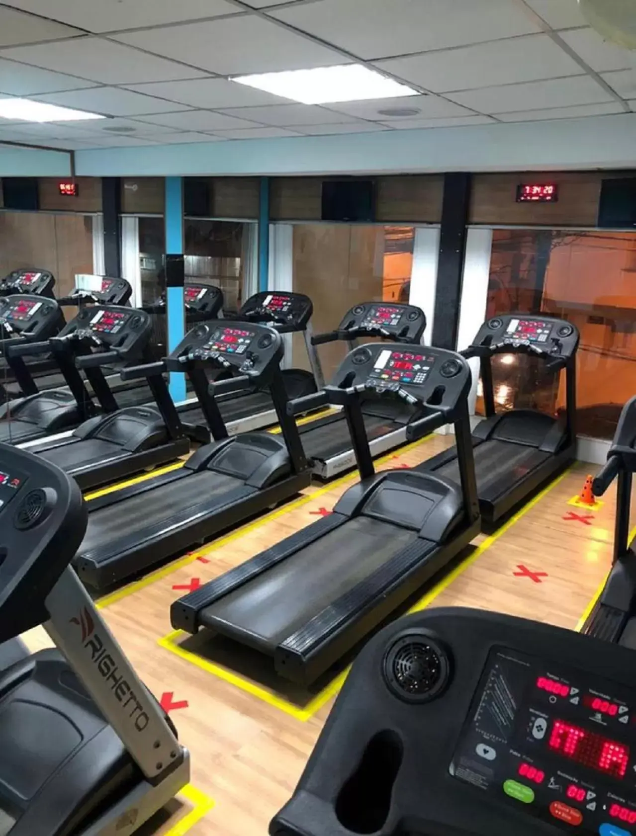 Fitness centre/facilities, Casino in Petit Rio Hotel