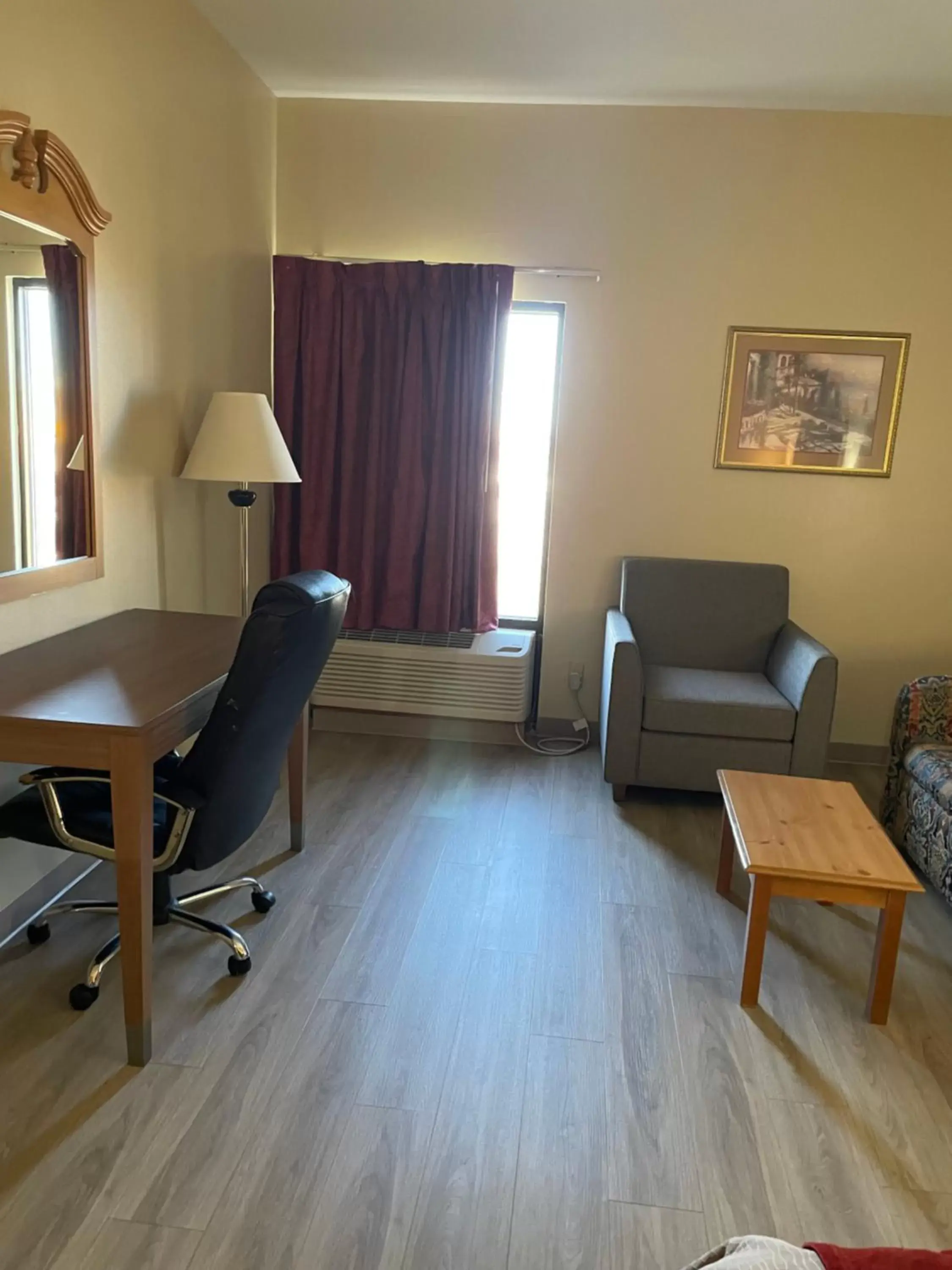 hair dresser, Seating Area in Econo Lodge